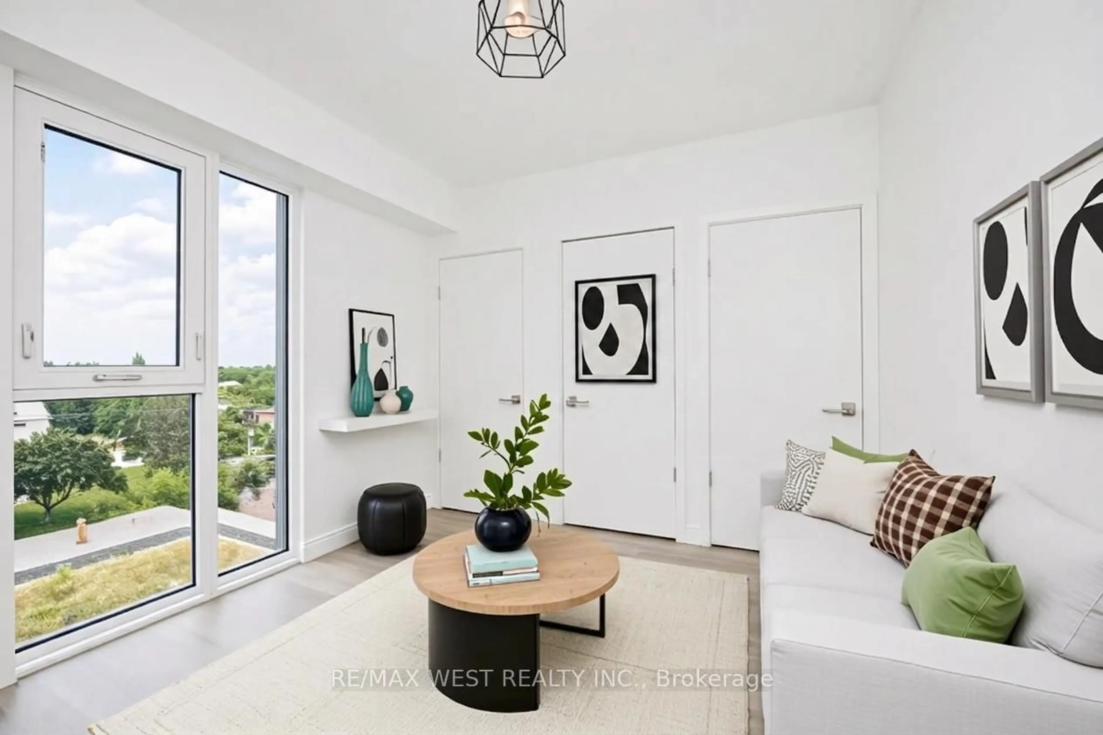 Indoor entryway for 500 Wilson Ave #721, Toronto Ontario M3H 5Y9