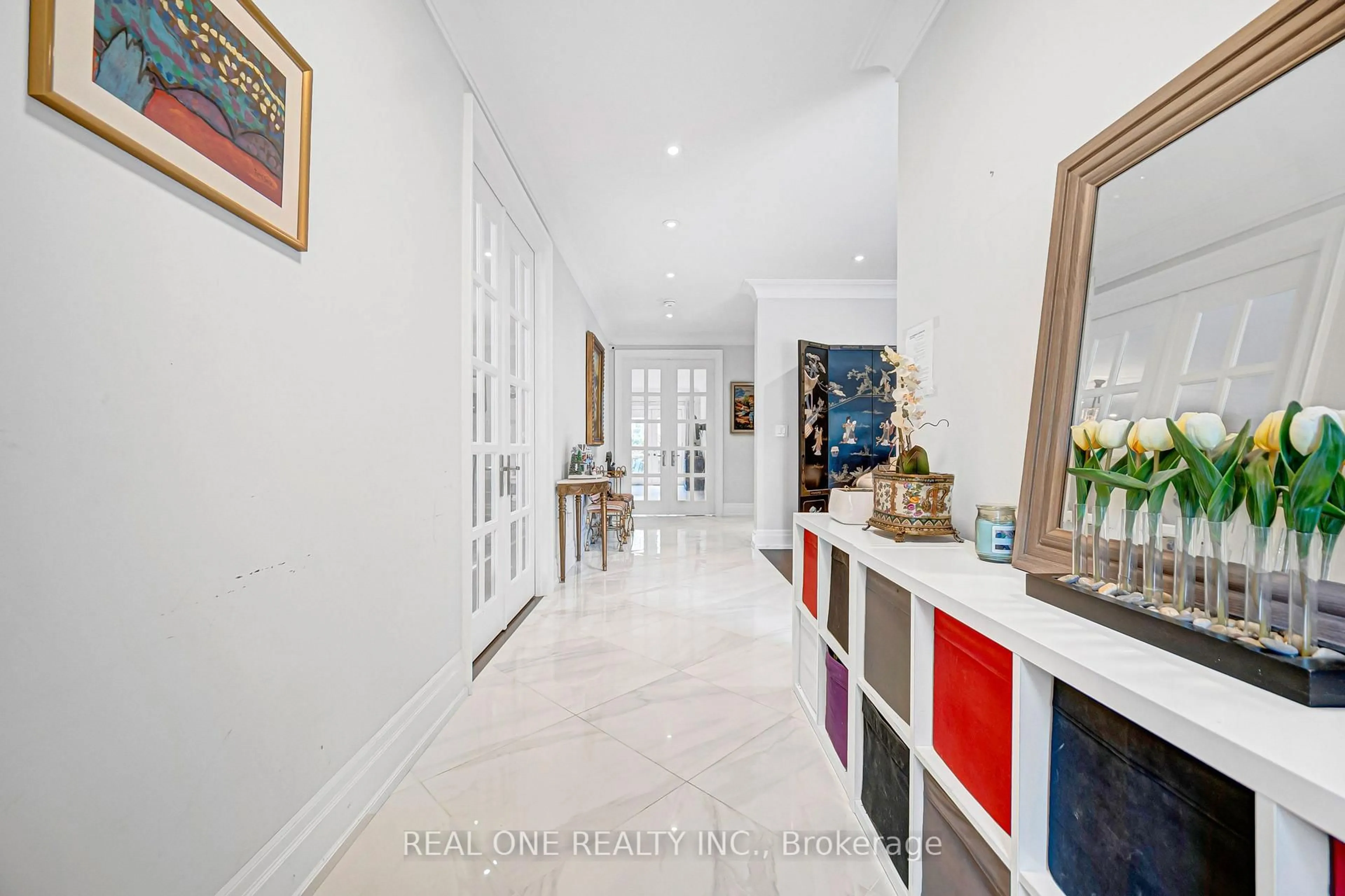 Indoor entryway for 100 Ridelle Ave, Toronto Ontario M6B 1J6