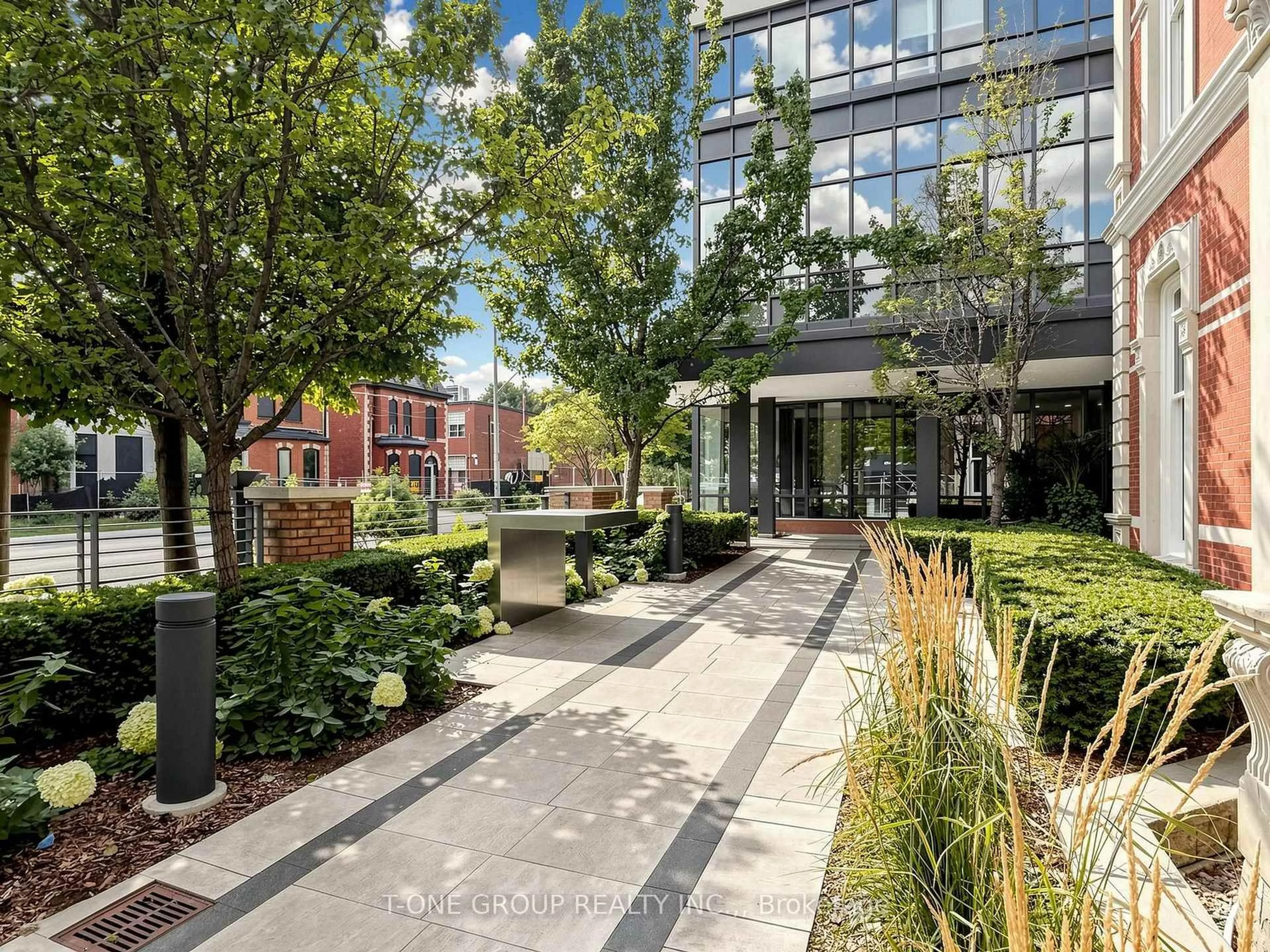 Patio, street for 28 Linden St #1707, Toronto Ontario M4Y 0A4