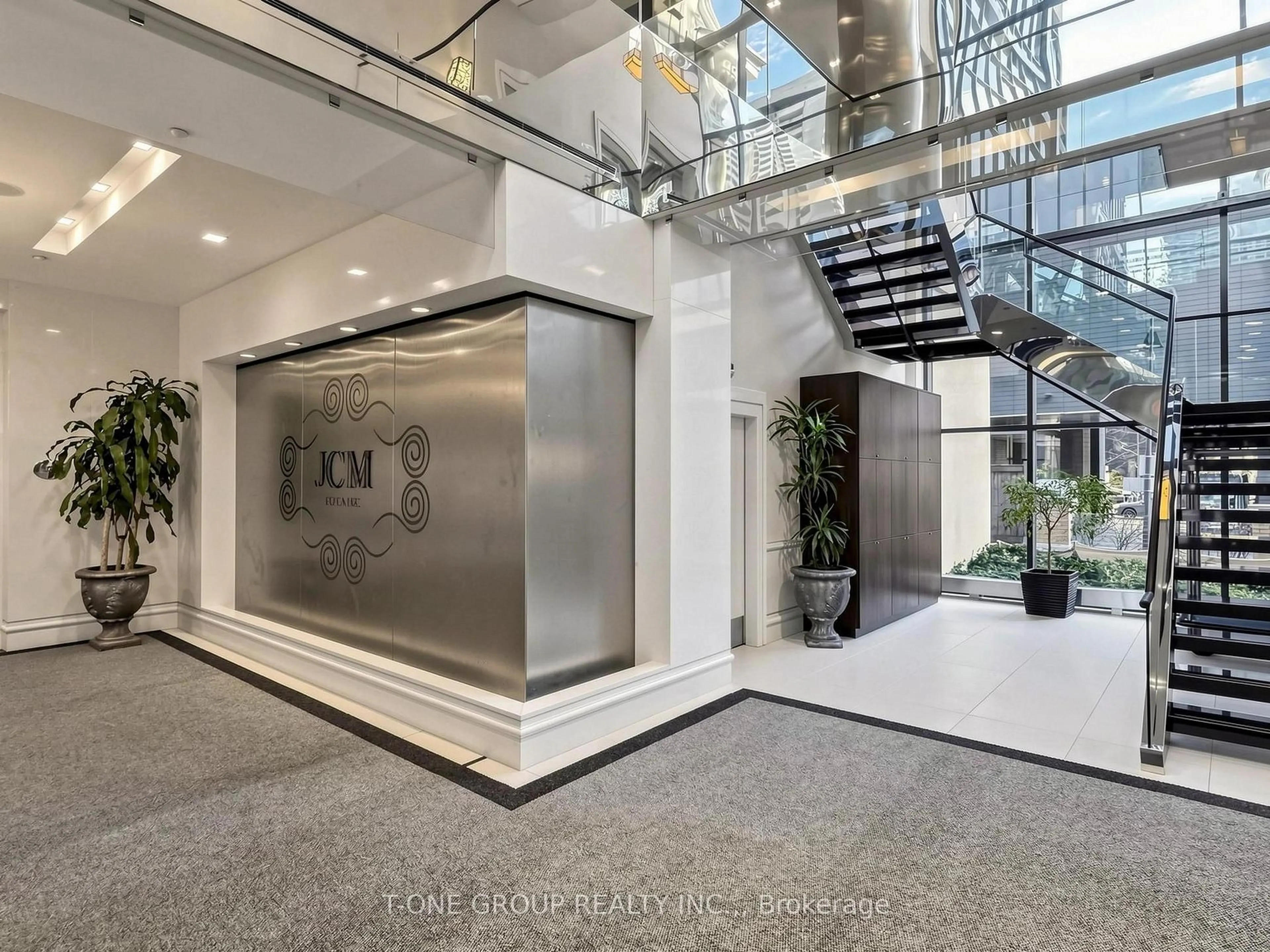 Indoor foyer for 28 Linden St #1707, Toronto Ontario M4Y 0A4