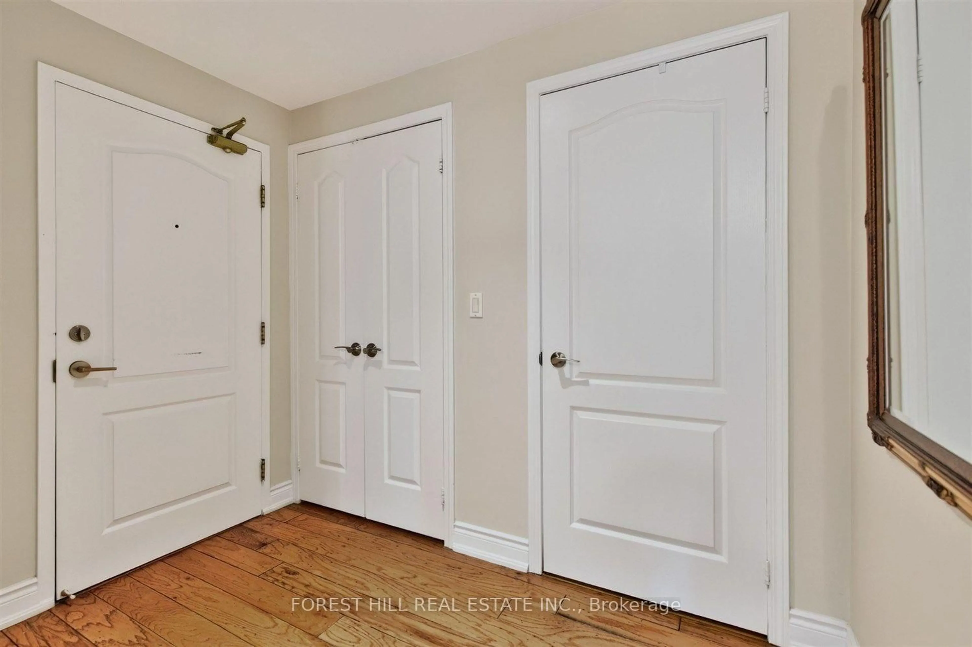 Indoor entryway for 20 Collier St #903, Toronto Ontario M4W 3Y4