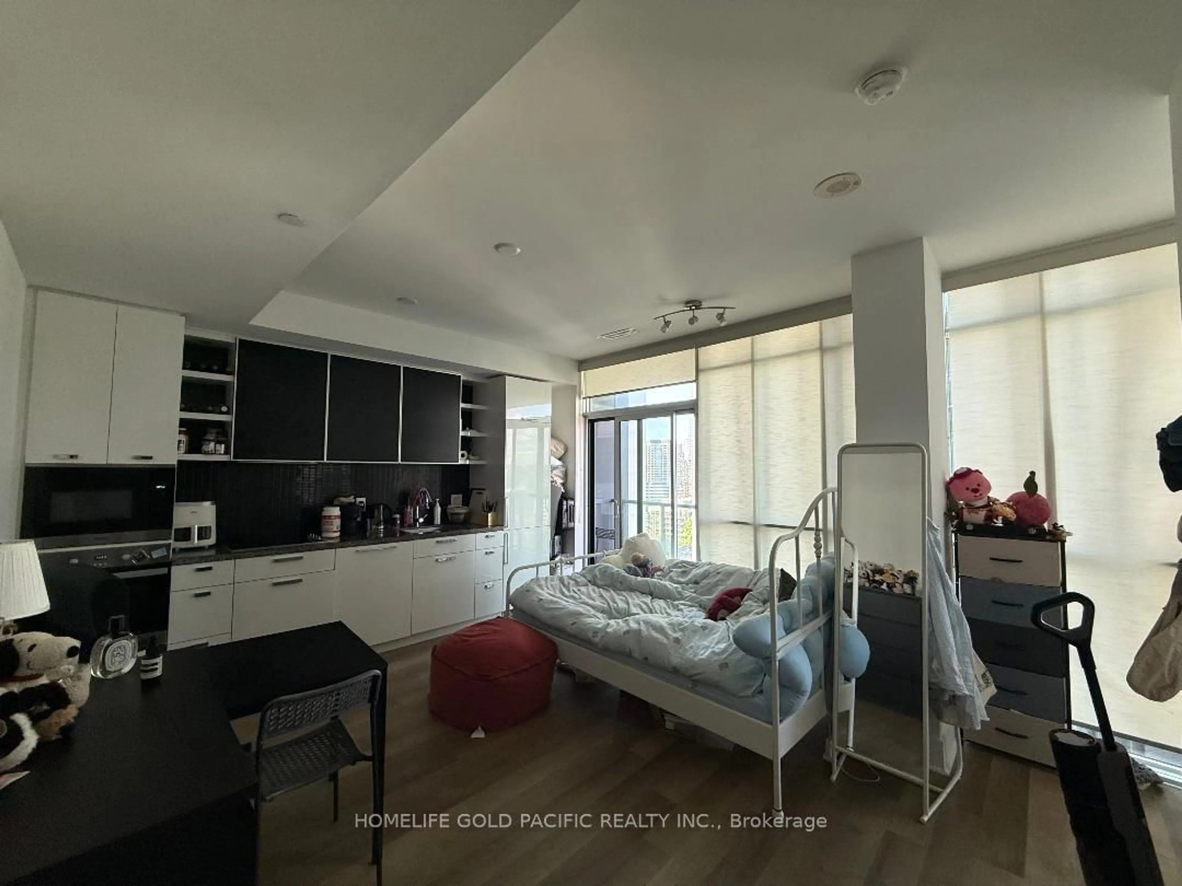 A pic of a room for 32 Davenport Rd #1701, Toronto Ontario M5R 1H3