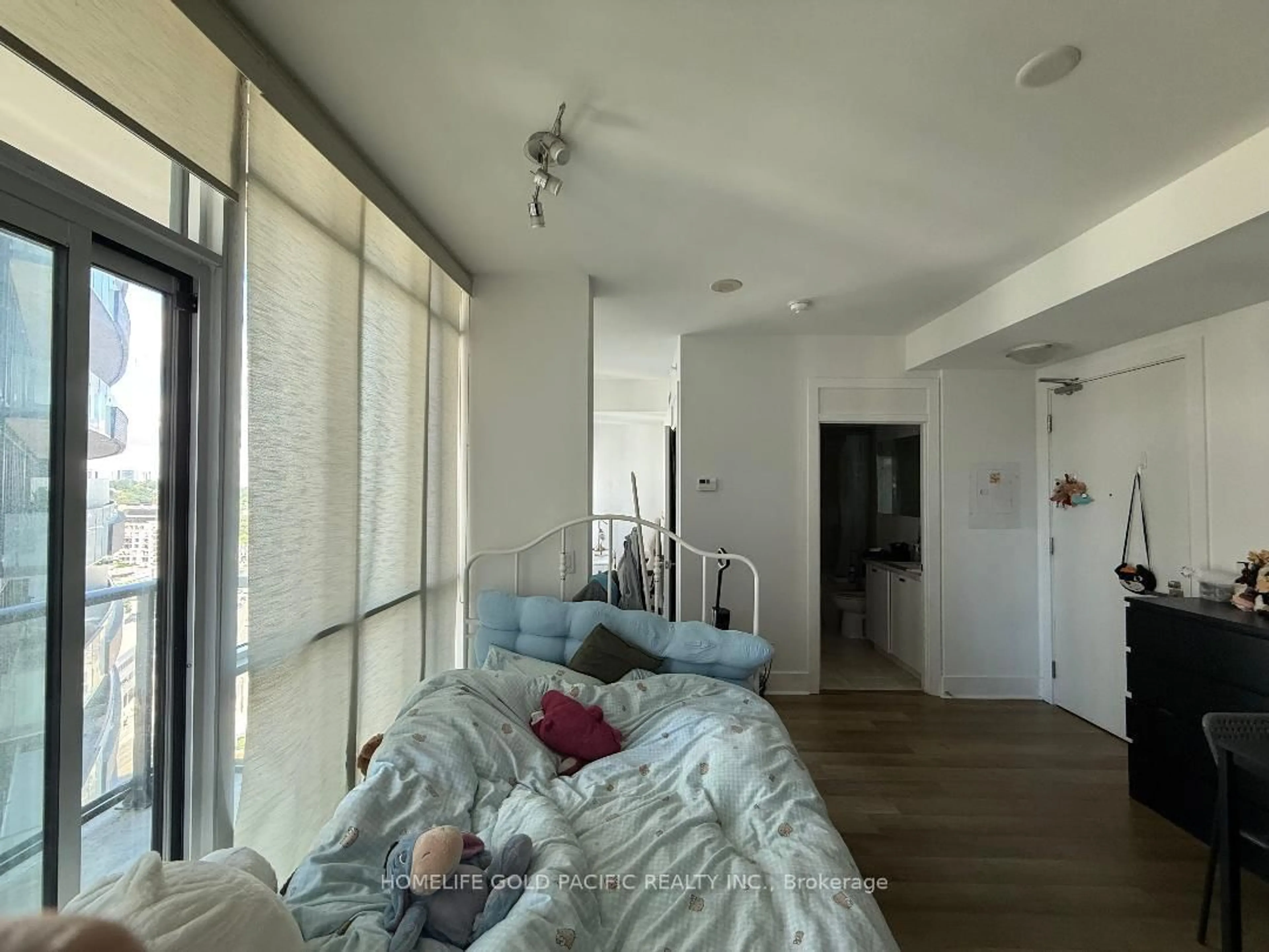 A pic of a room for 32 Davenport Rd #1701, Toronto Ontario M5R 1H3