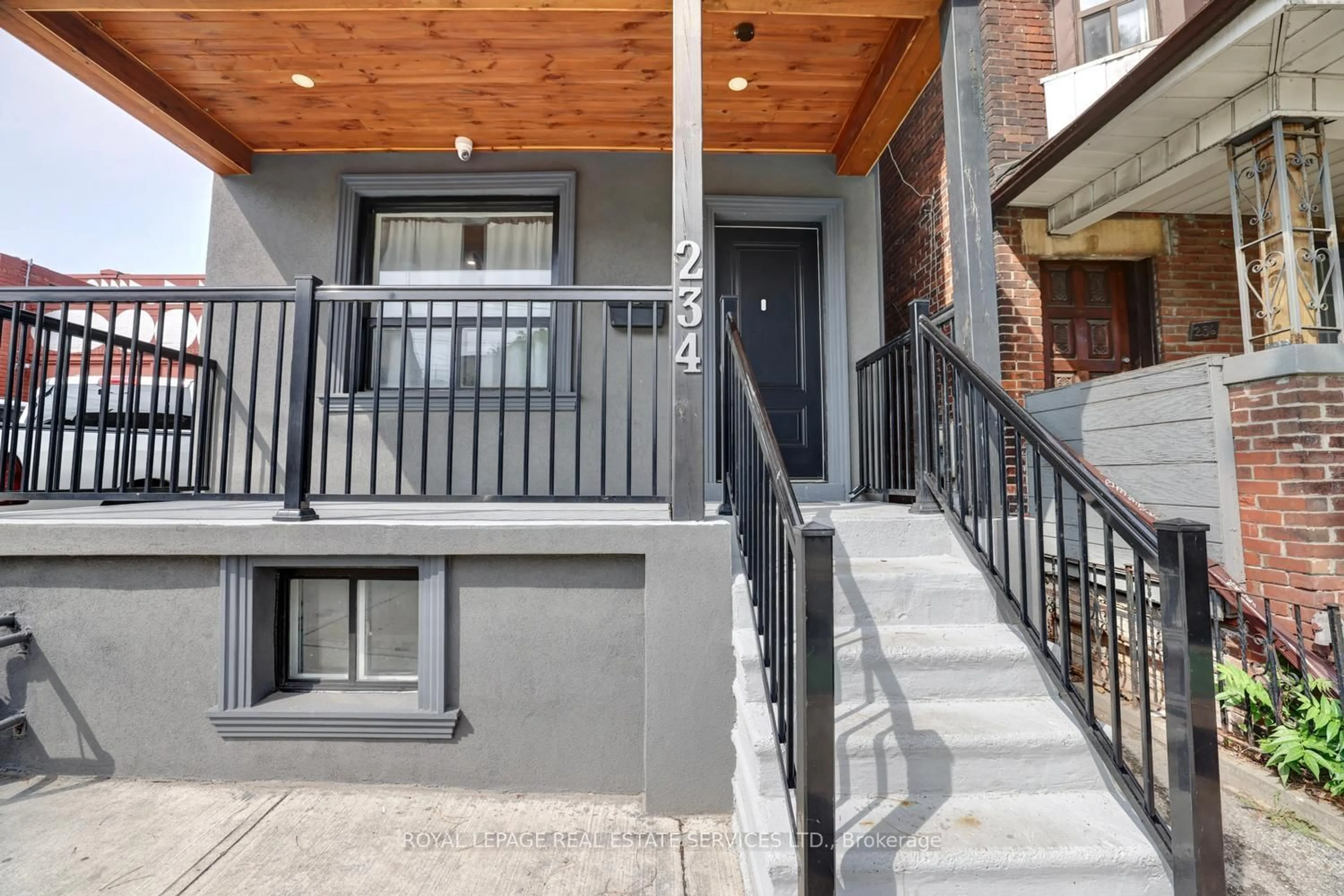 Unknown for 234 Lansdowne Ave, Toronto Ontario M6K 2W4