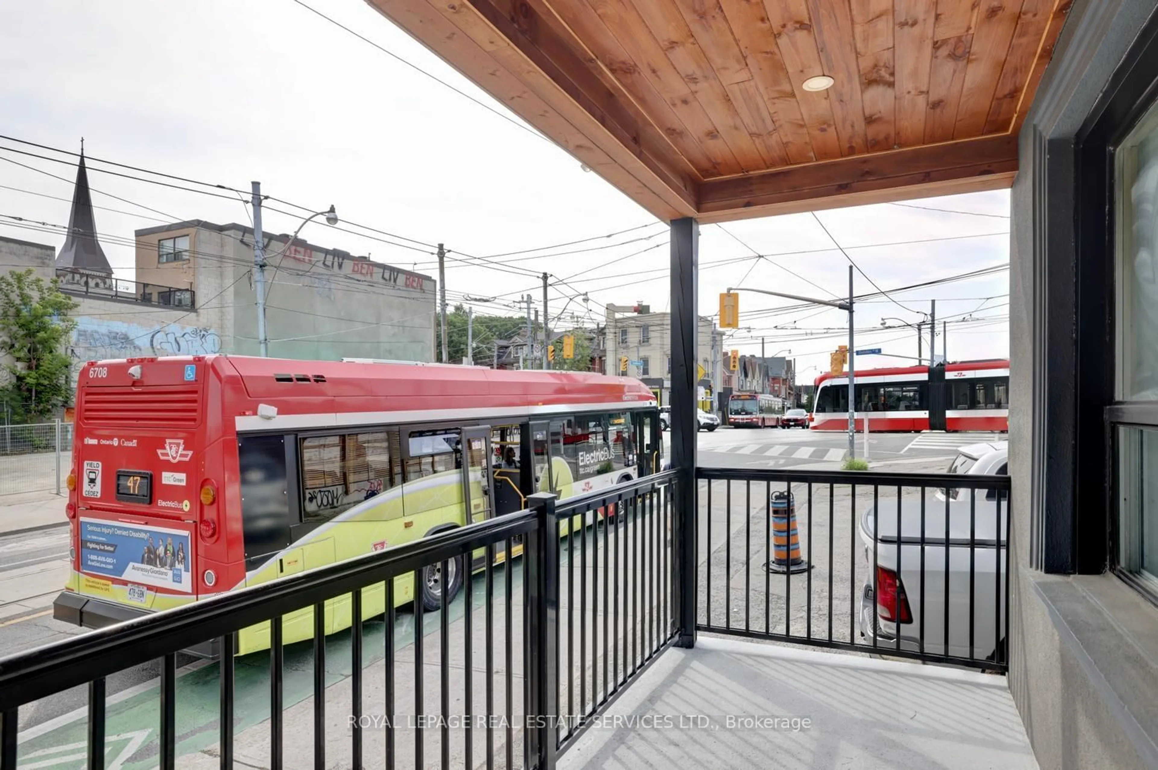 Patio, street for 234 Lansdowne Ave, Toronto Ontario M6K 2W4