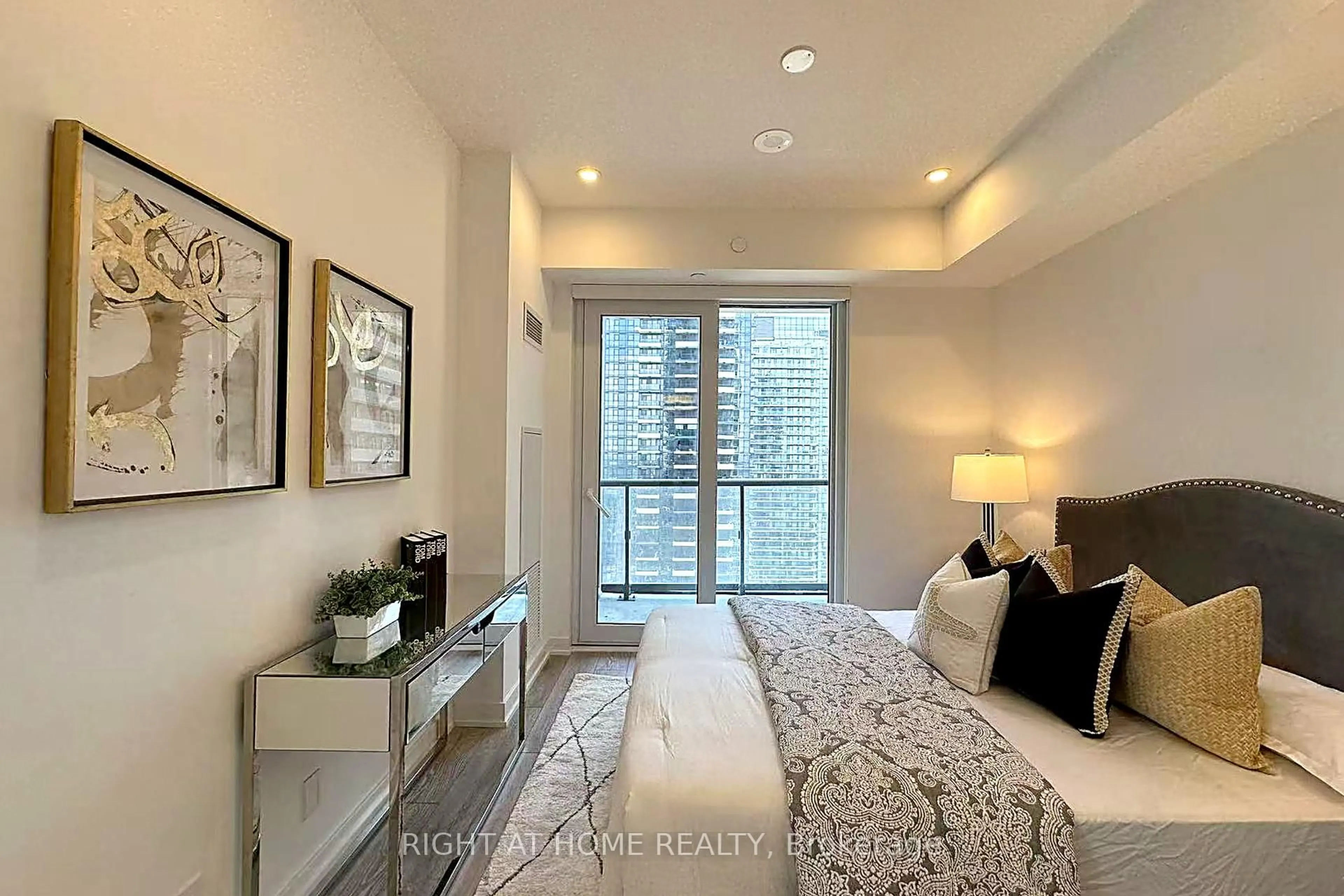 Living room with furniture, unknown for 108 Peter St #3302, Toronto Ontario M5V 0W2