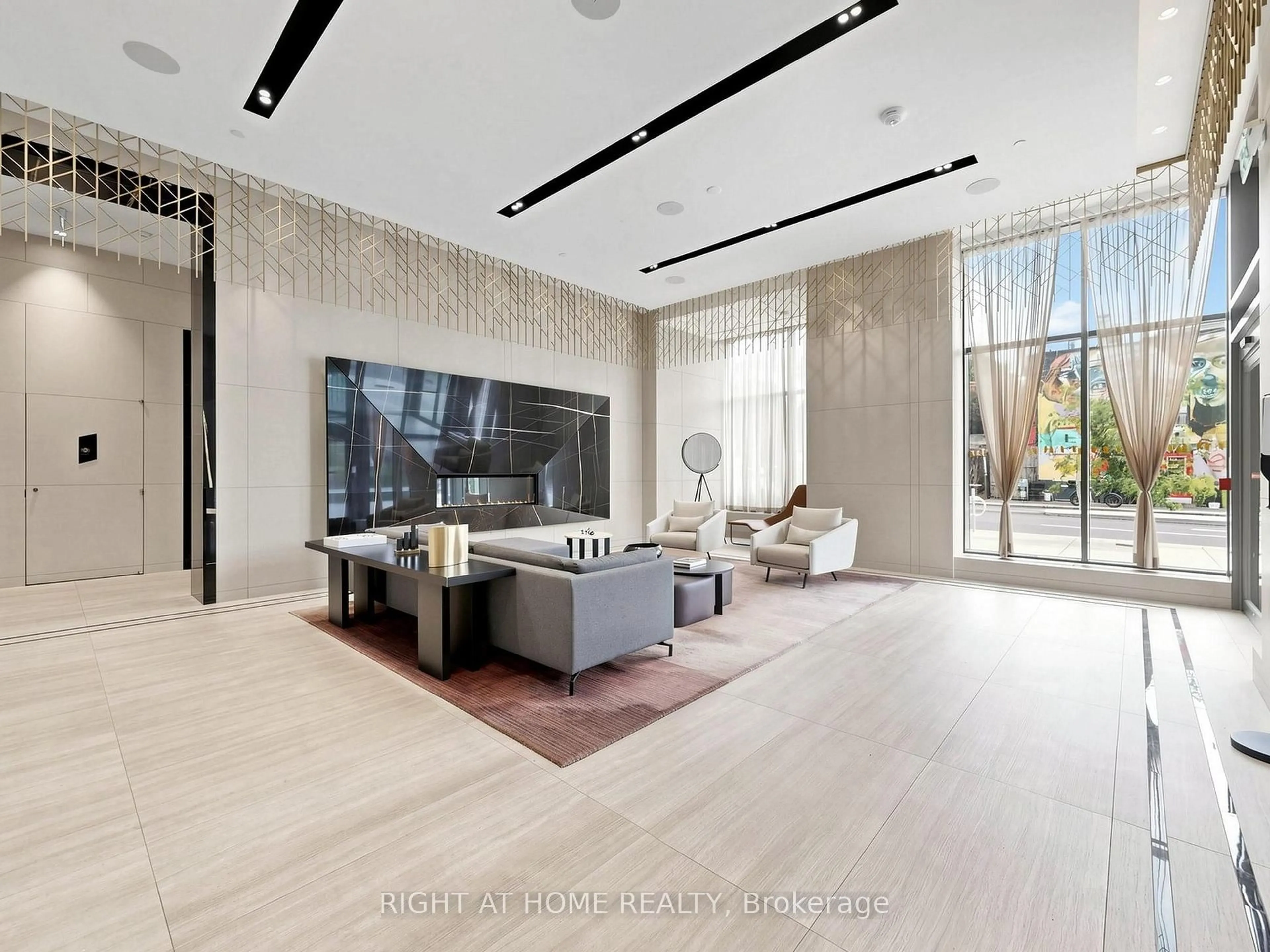 Indoor foyer for 280 Howland Ave #615, Toronto Ontario M5R 0C3