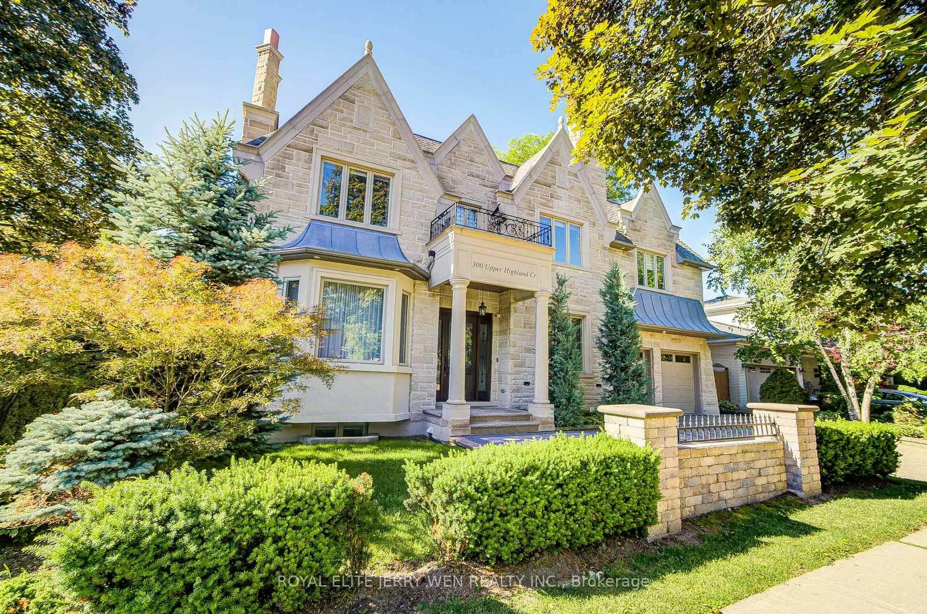 Home with brick exterior material, street for 300 Upper Highland Cres, Toronto Ontario M2P 1V5