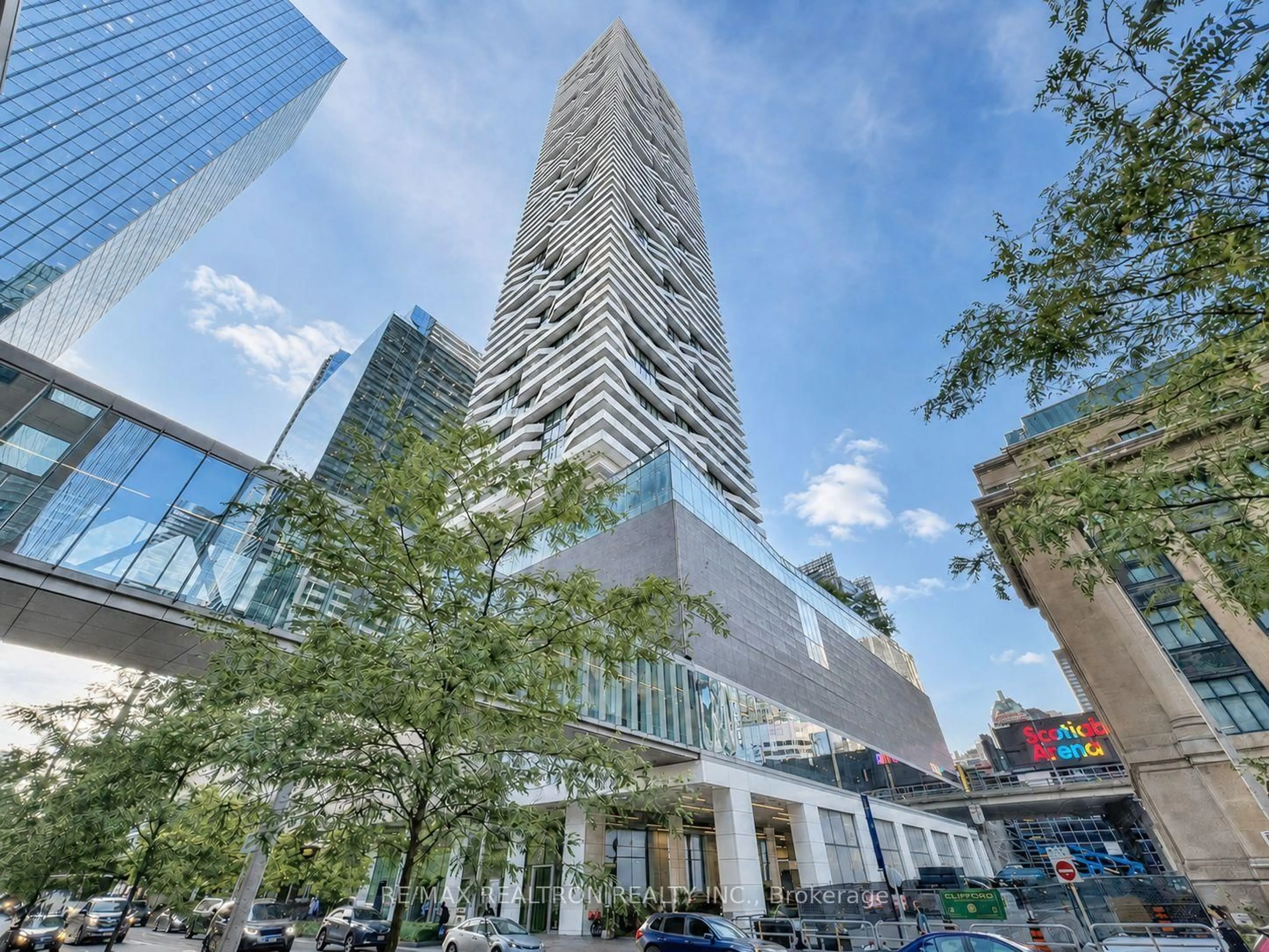 Indoor foyer for 100 Harbour St #5806, Toronto Ontario M5J 1B7