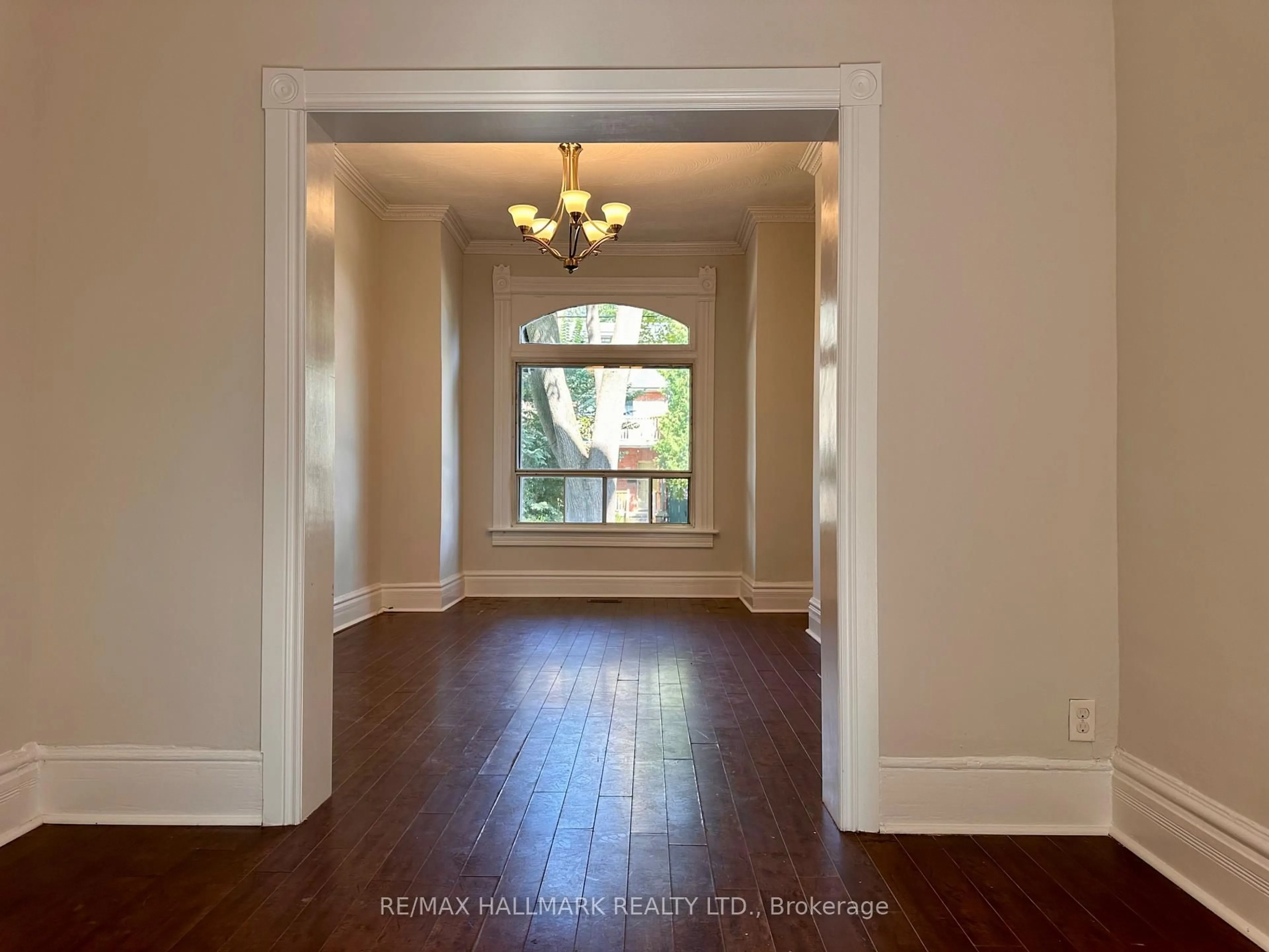 Indoor entryway for 128 Brunswick Ave, Toronto Ontario M5S 2M2