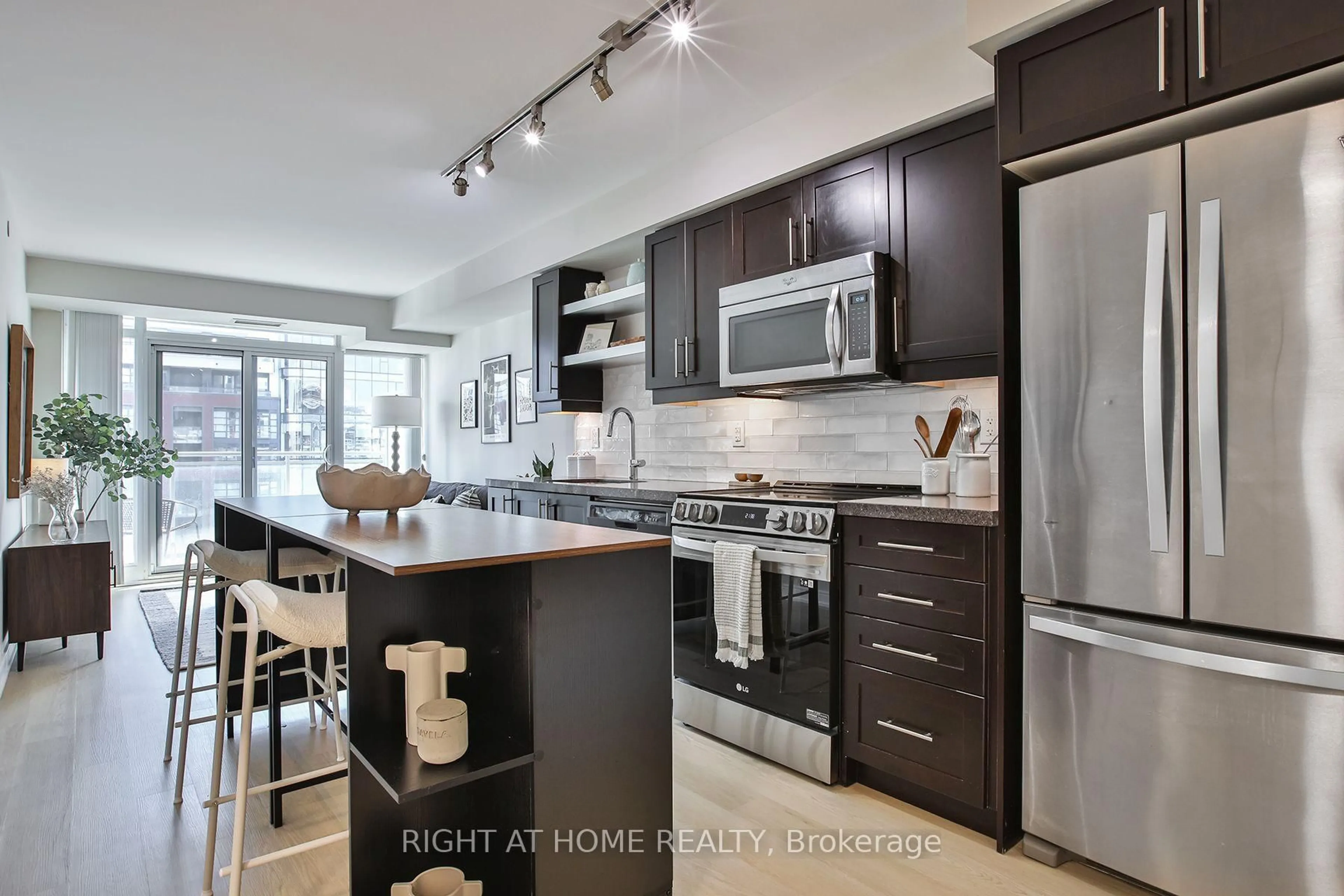 Open concept kitchen, unknown for 525 Adelaide St #1623, Toronto Ontario M5V 0N7