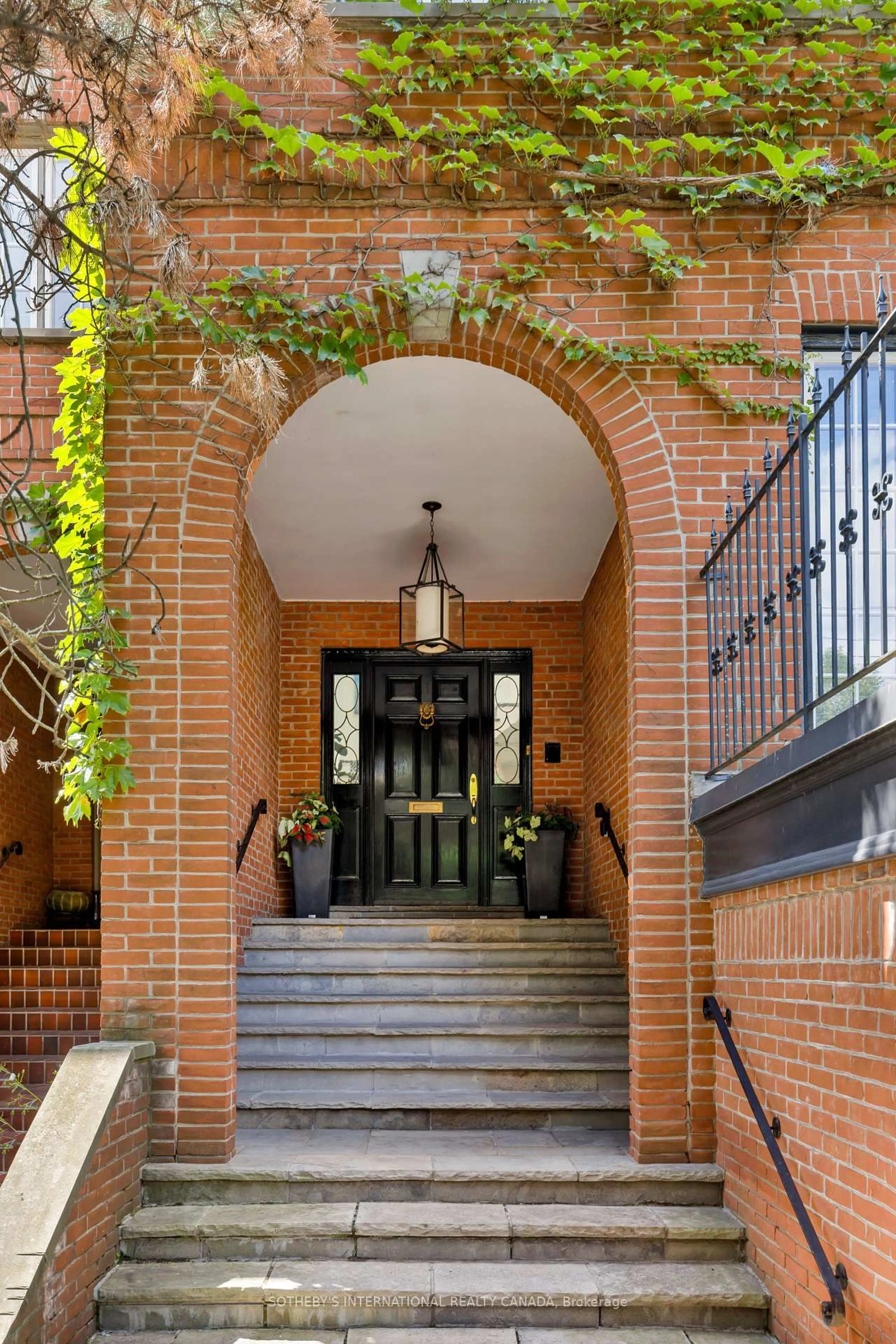 Unknown for 18A Deer Park Cres, Toronto Ontario M4V 2C2