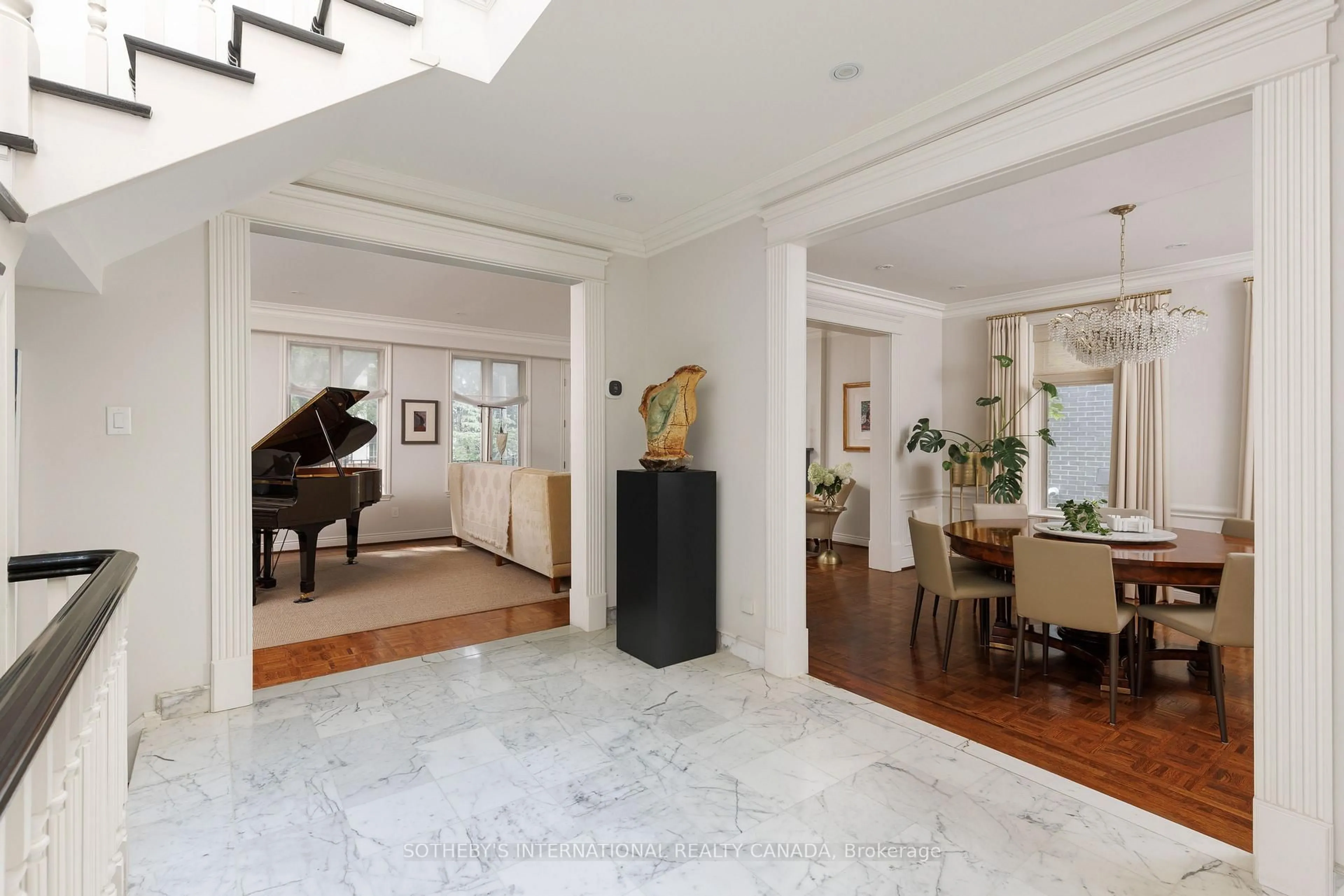 Indoor foyer for 18A Deer Park Cres, Toronto Ontario M4V 2C2