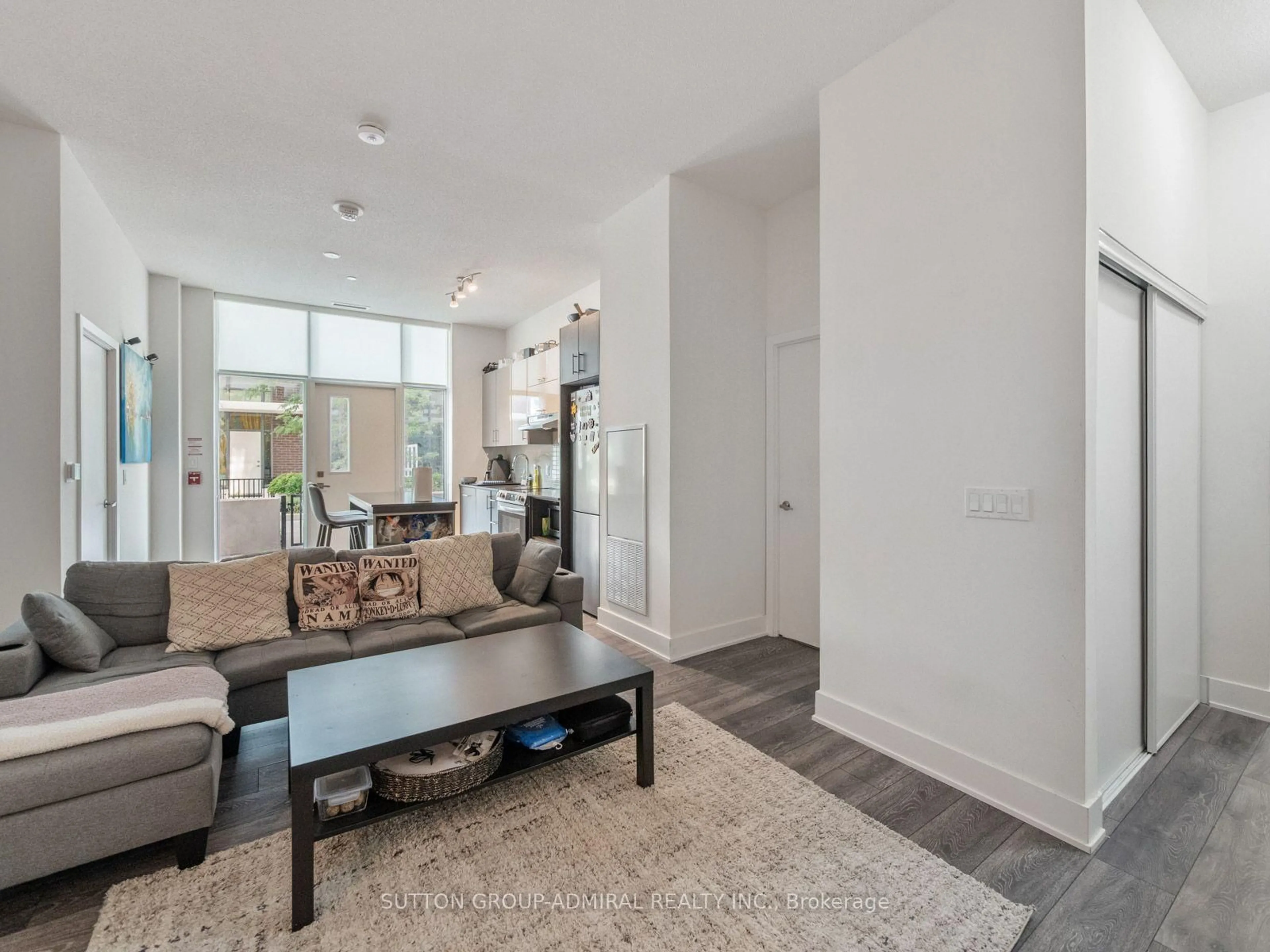 Indoor entryway for 188 Fairview Mall Dr #101, Toronto Ontario M2J 4T1
