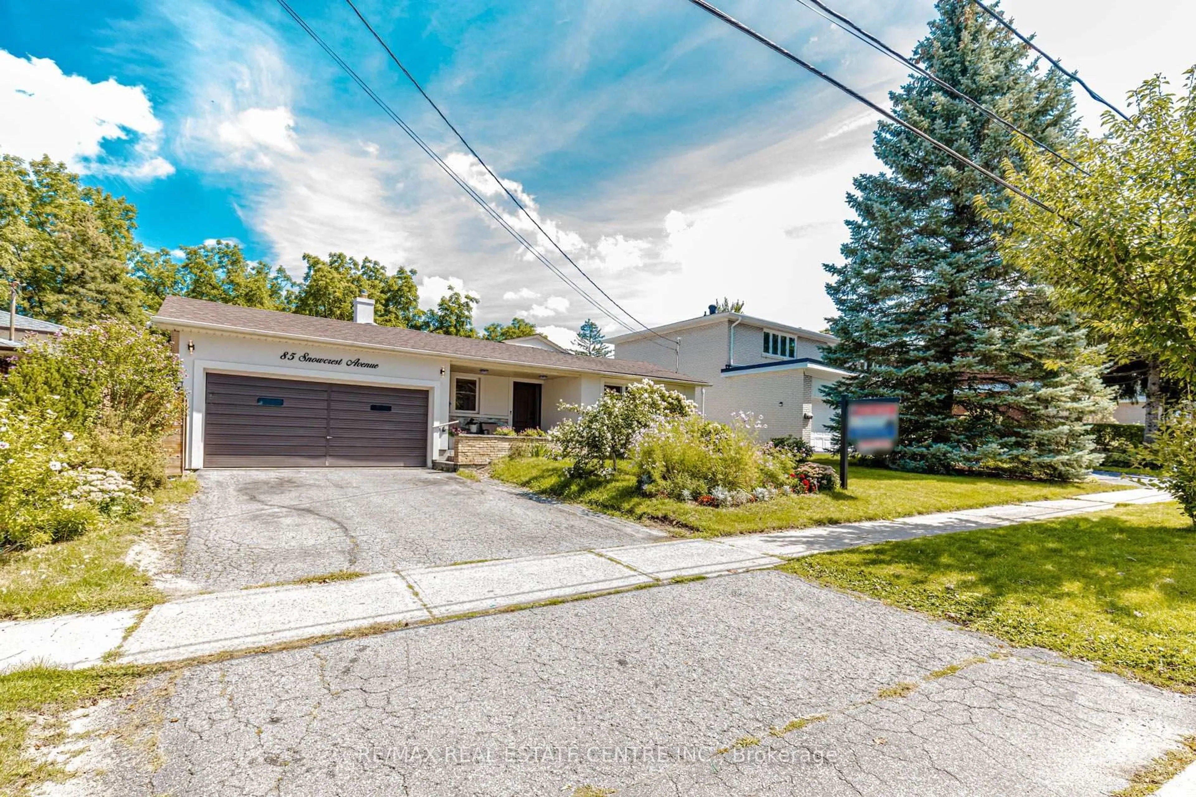A pic from outside/outdoor area/front of a property/back of a property/a pic from drone, street for 85 Snowcrest Ave, Toronto Ontario M2K 2K9