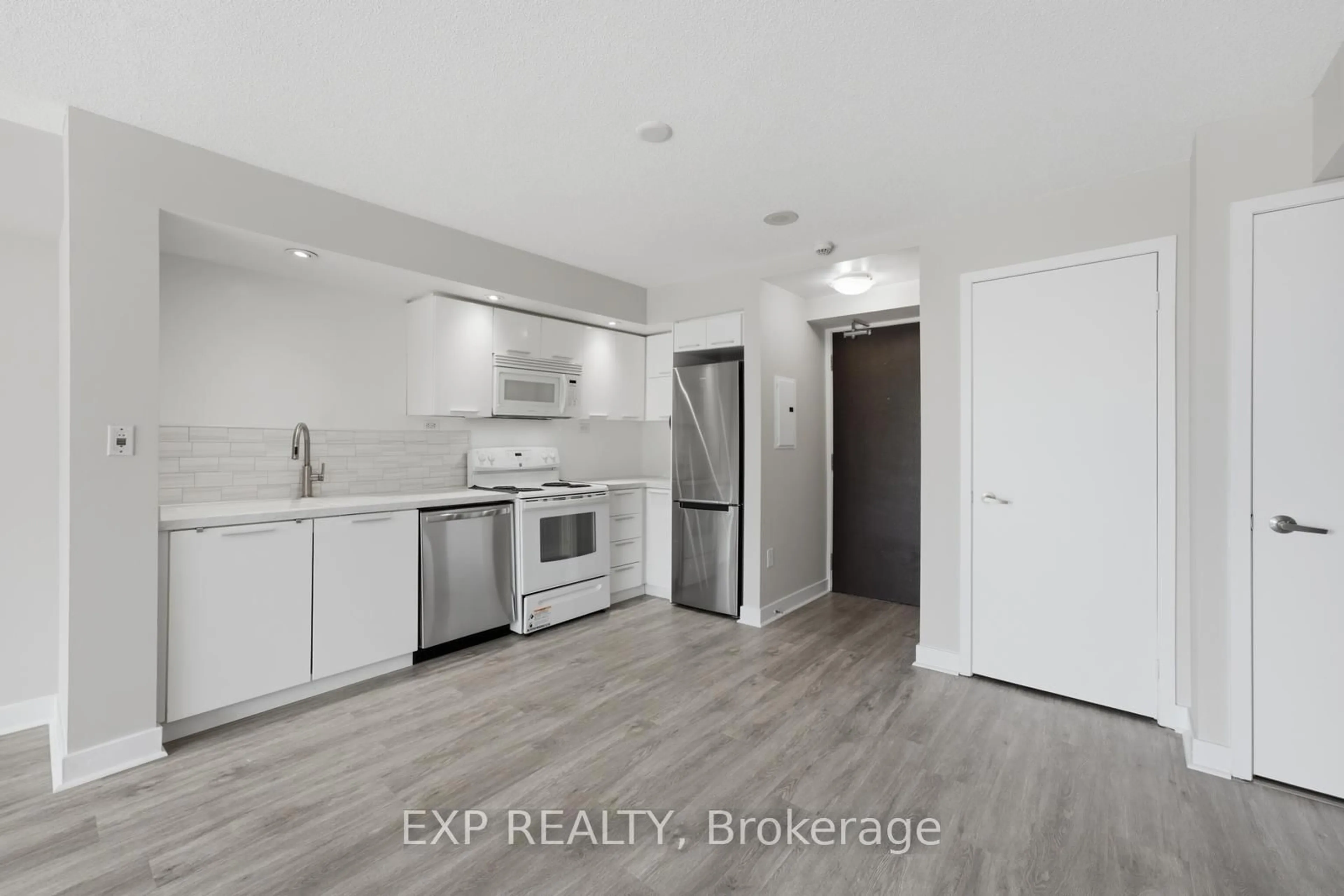 Unknown for 25 Capreol Crt #810, Toronto Ontario M5V 3Z7