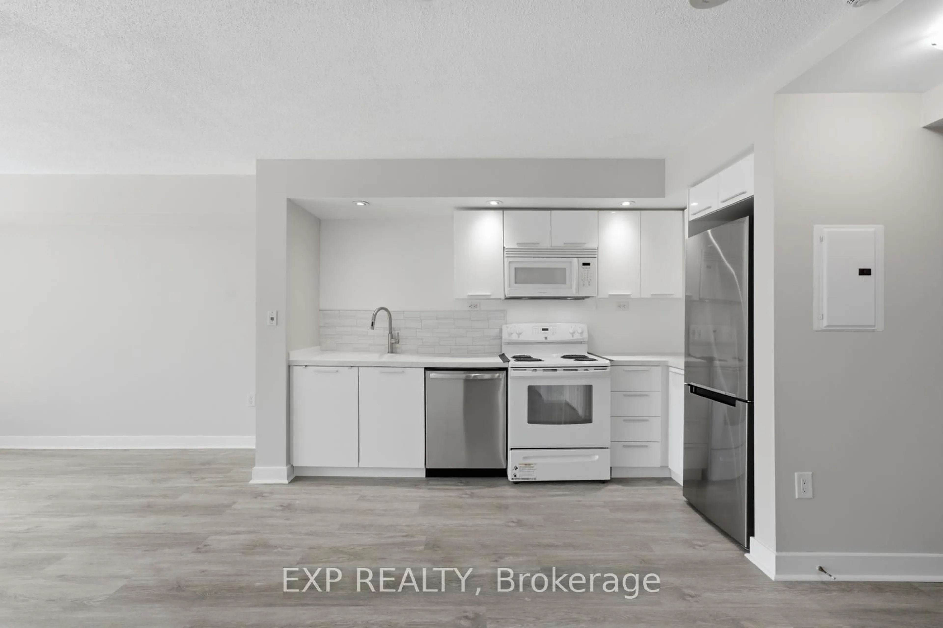 Unknown for 25 Capreol Crt #810, Toronto Ontario M5V 3Z7