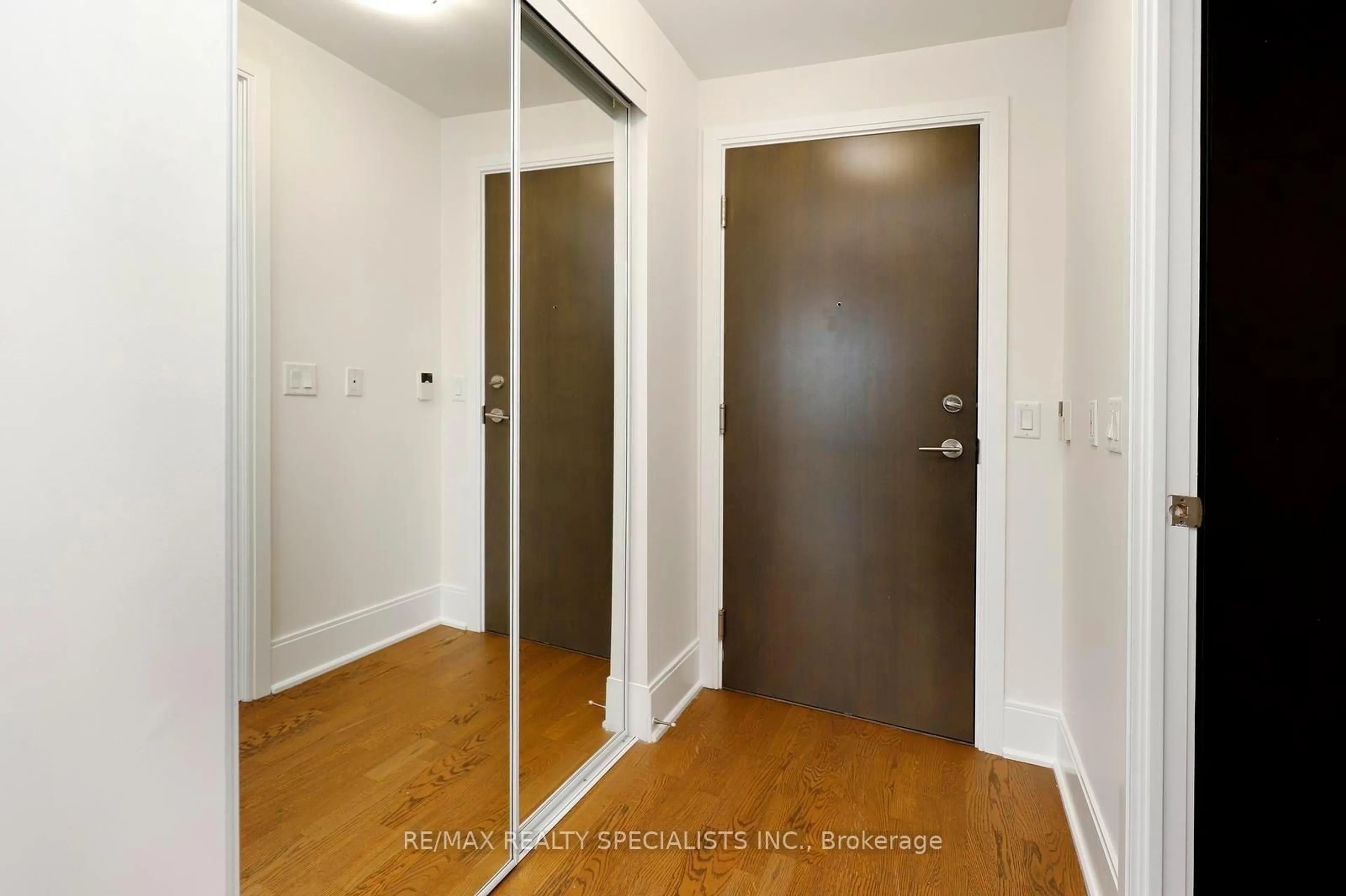 Indoor entryway for 181 Wynford Dr #1404, Toronto Ontario M3C 0C6