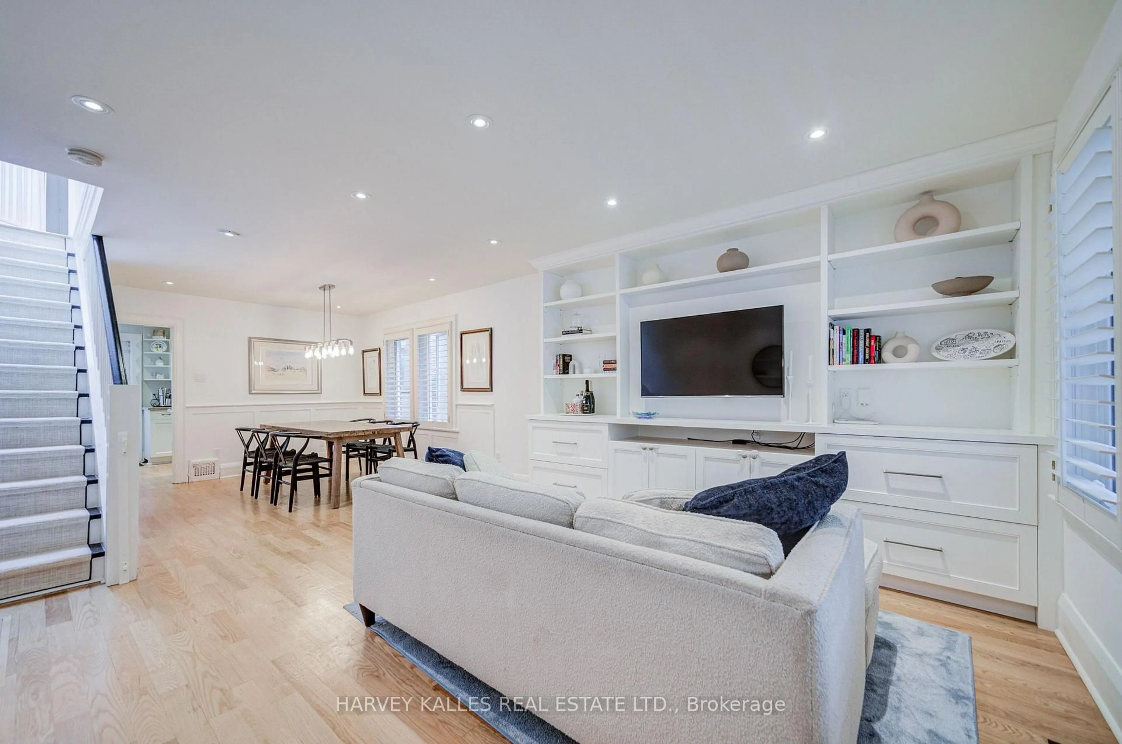 Living room with furniture, wood/laminate floor for 164 Douglas Ave, Toronto Ontario M5M 1G6