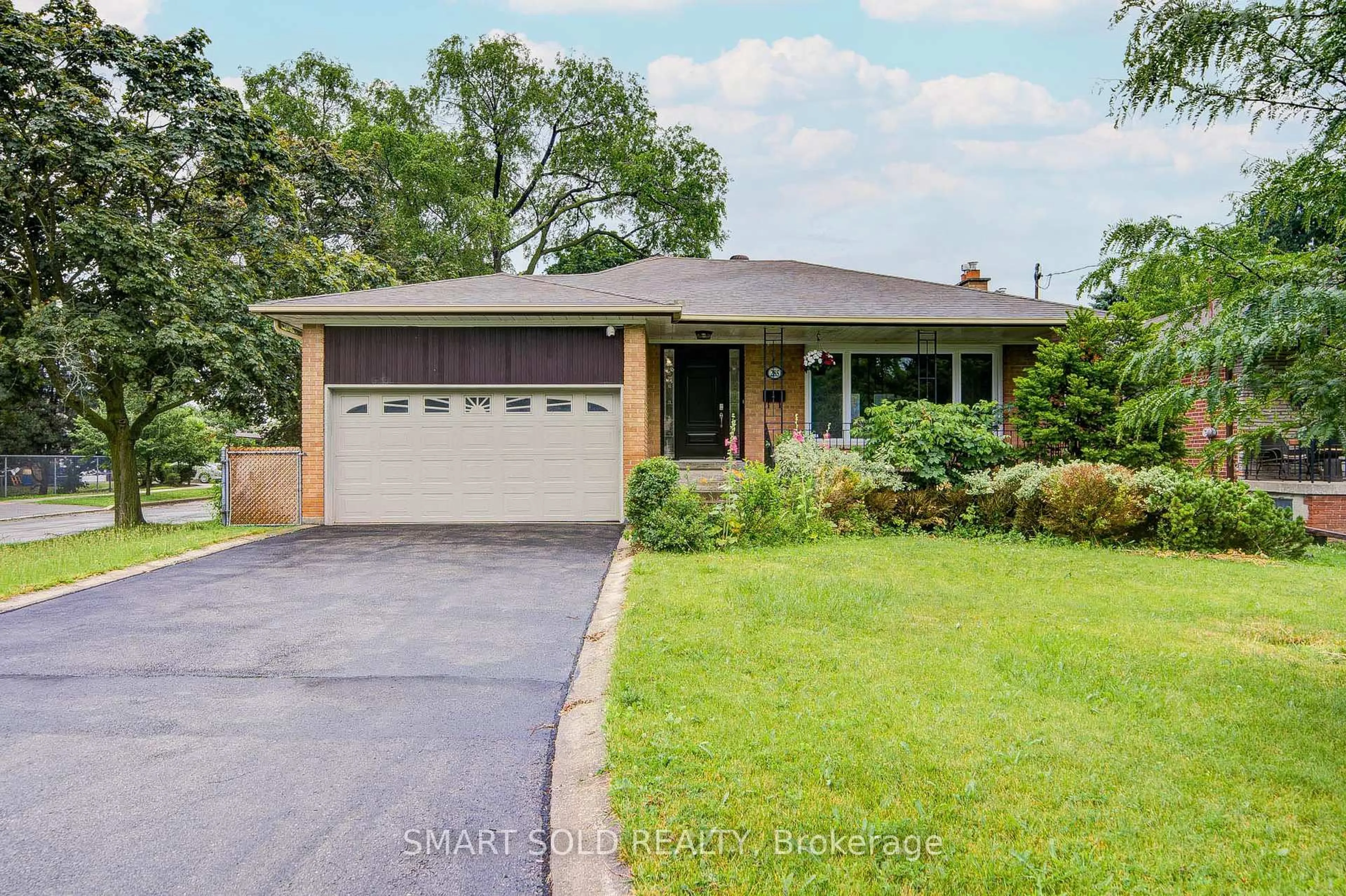 Home with brick exterior material, street for 285 Churchill Ave, Toronto Ontario M2R 1E5