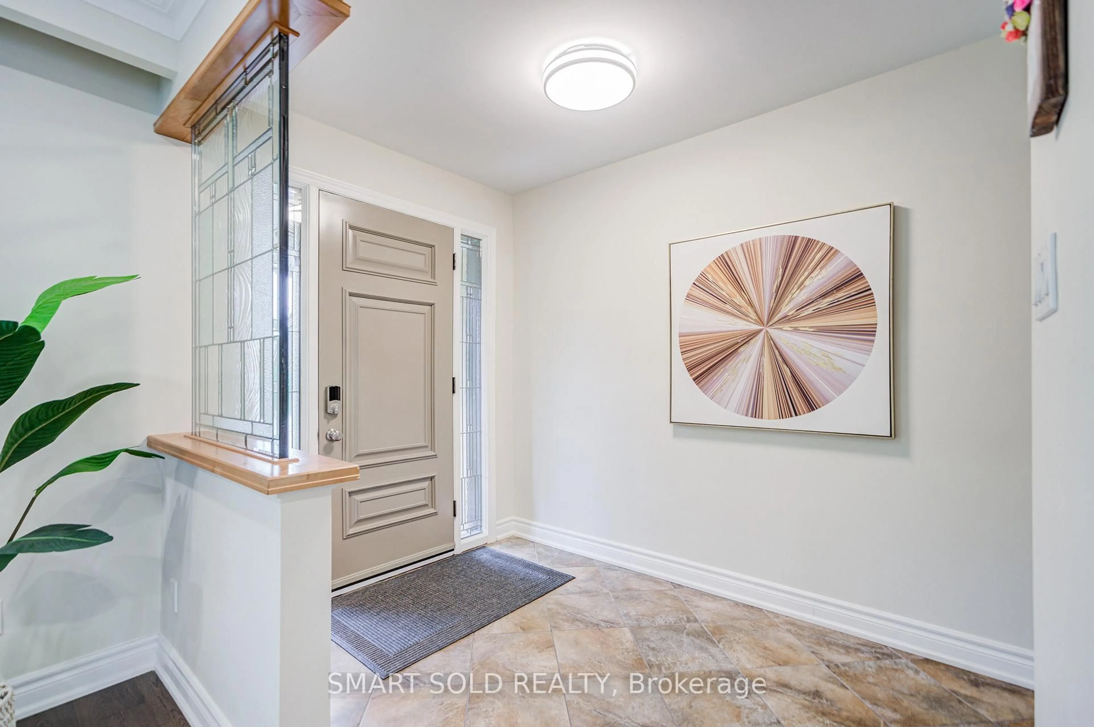 Indoor entryway for 285 Churchill Ave, Toronto Ontario M2R 1E5