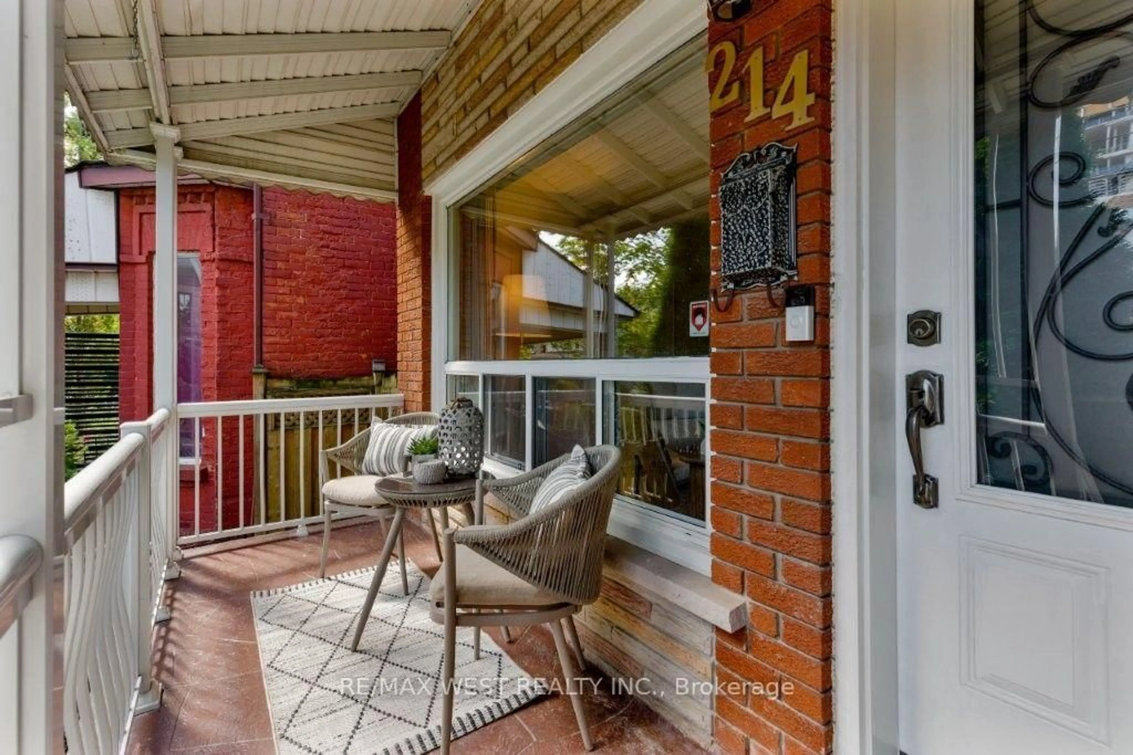 Unknown for 214 Markham St, Toronto Ontario M6J 2G6