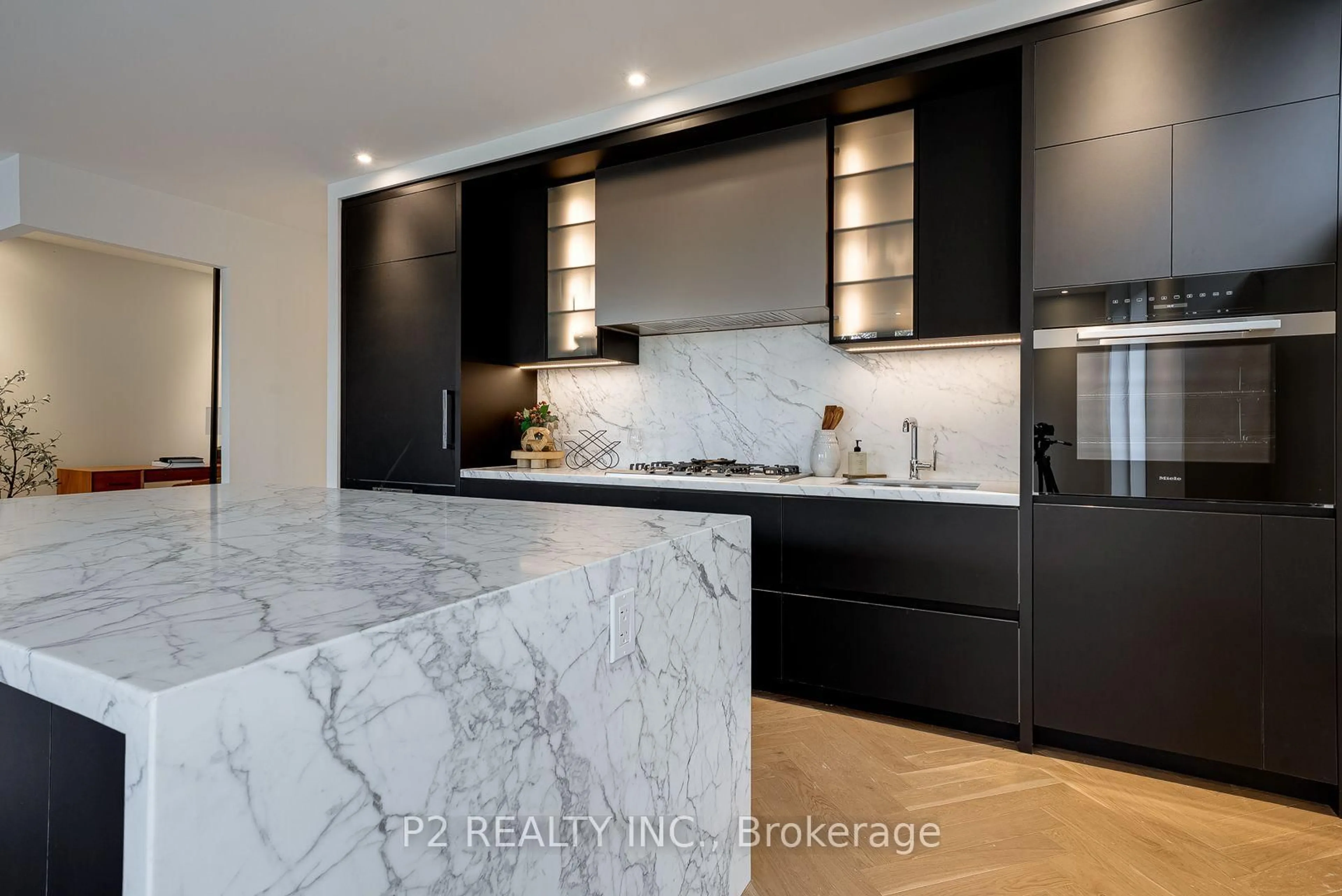 Contemporary kitchen, ceramic/tile floor for 2 Forest Hill Rd #311, Toronto Ontario M4V 2L3