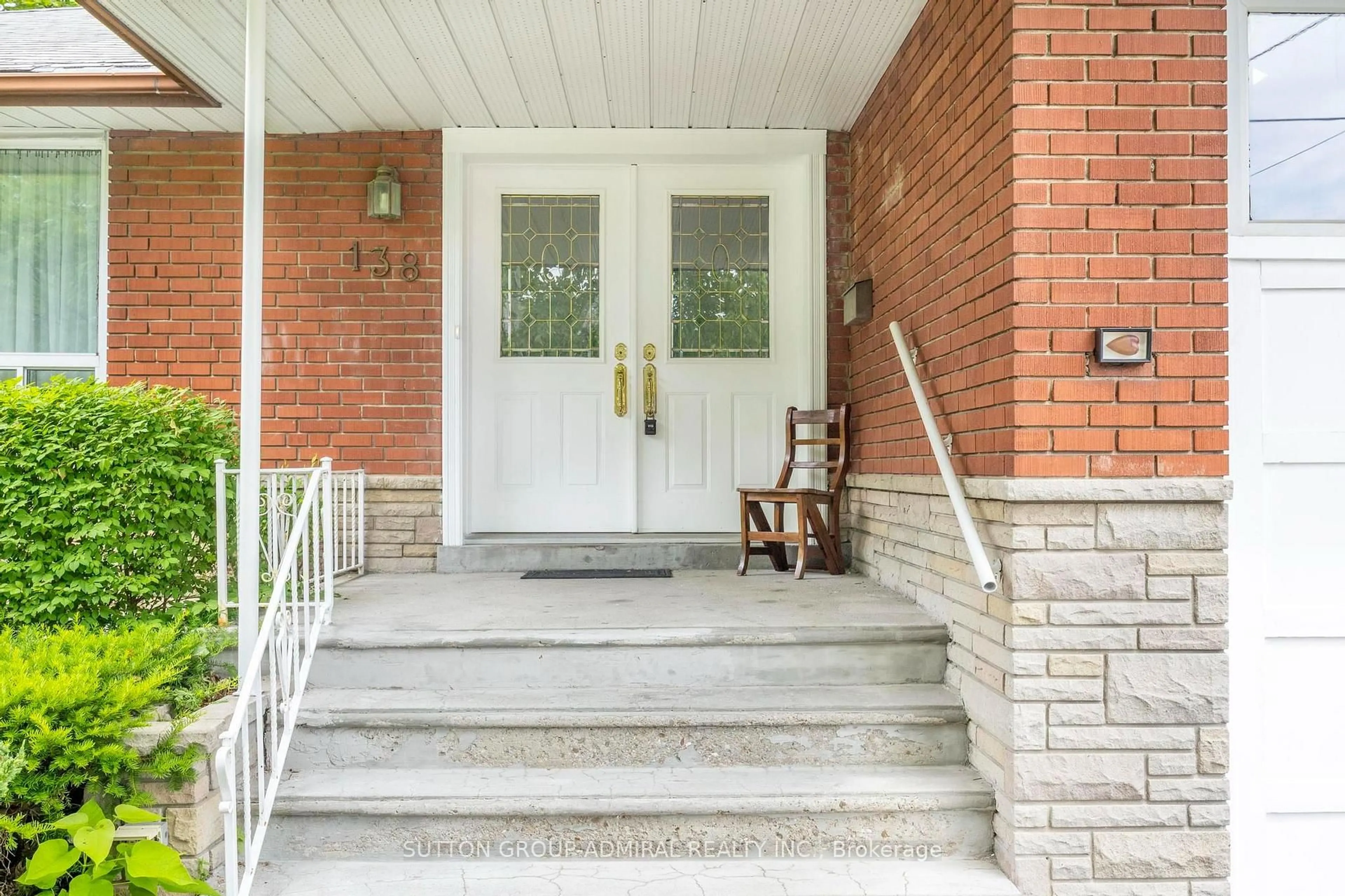 Indoor entryway for 138 Kennard Ave, Toronto Ontario M3H 4M5