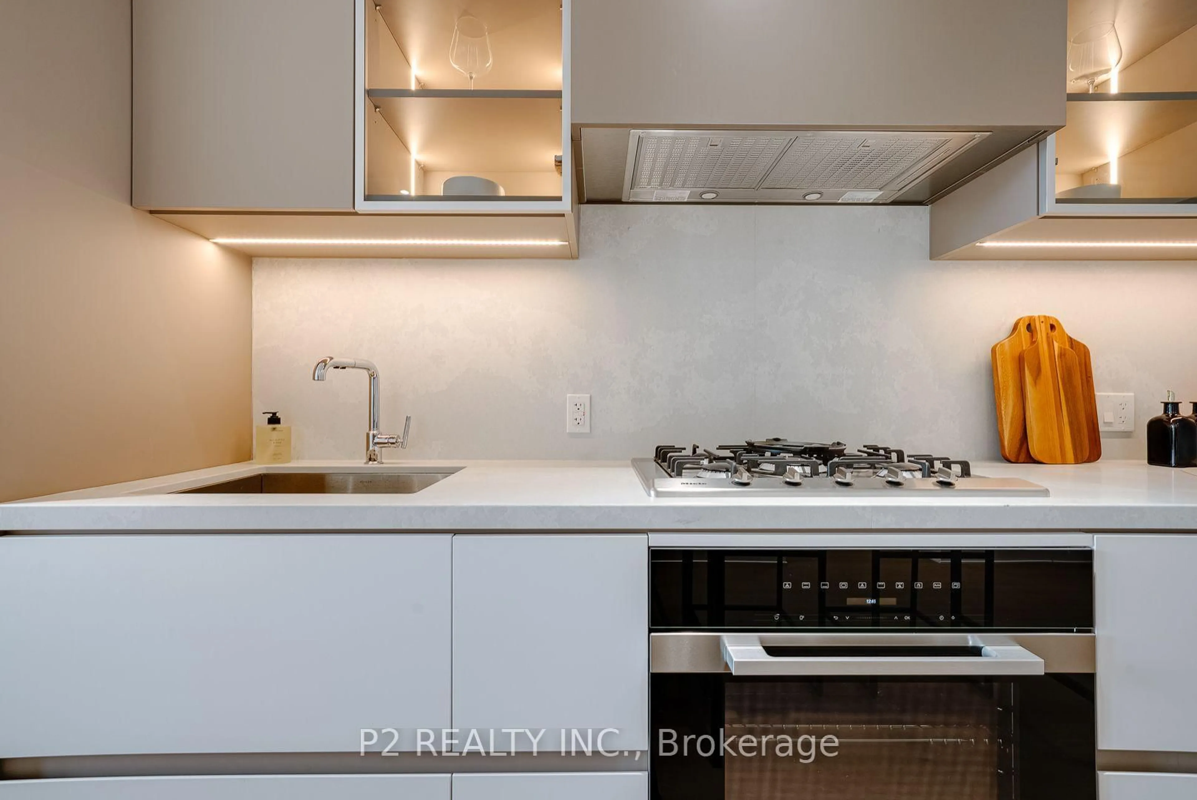 Standard kitchen, unknown for 2 Forest Hill Rd #409, Toronto Ontario M4V 2L3