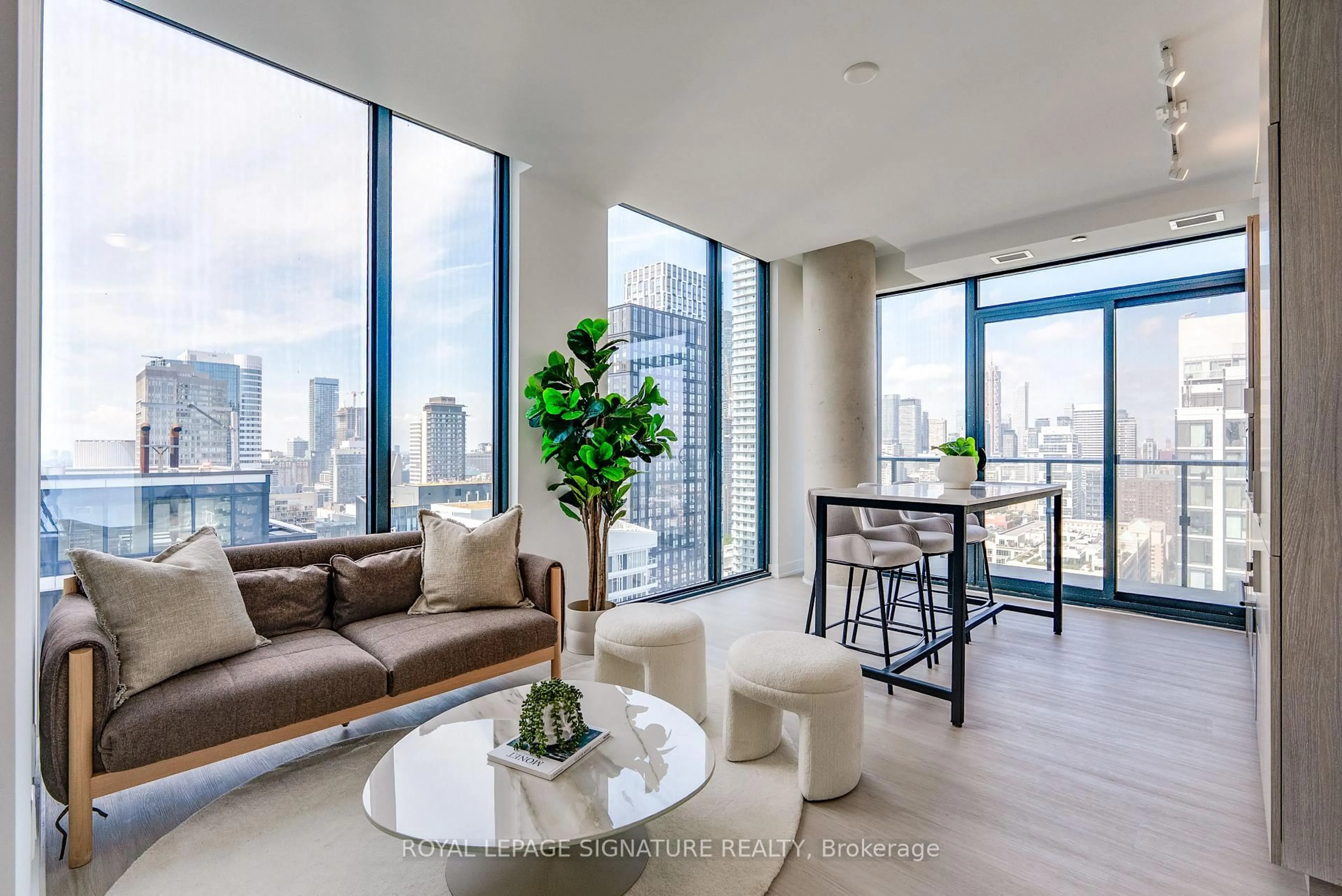 Living room with furniture, unknown for 47 Mutual St #3203, Toronto Ontario M5B 0C6