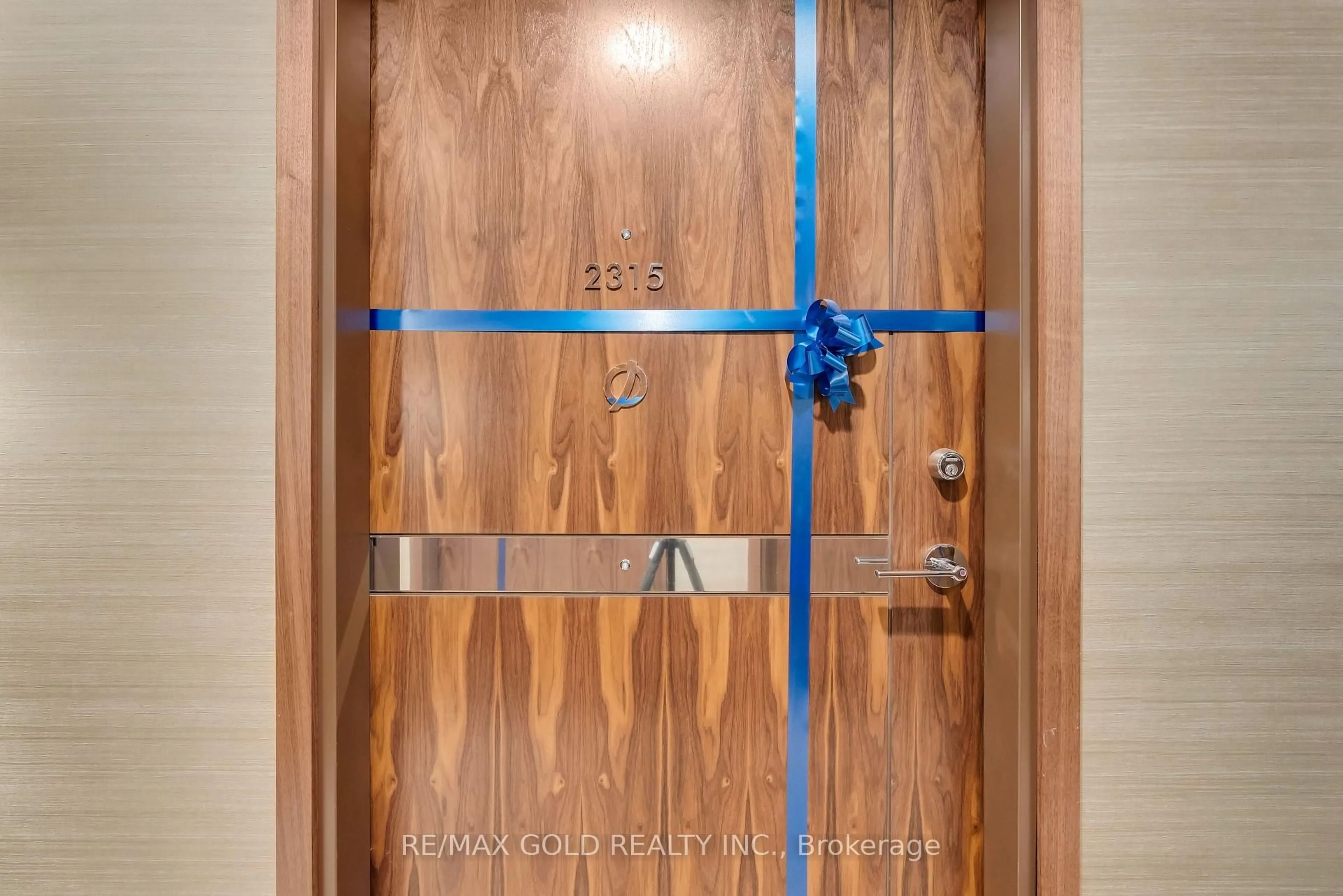 Indoor entryway for 2315 Esther Shiner Blvd, Toronto Ontario M2K 0J6