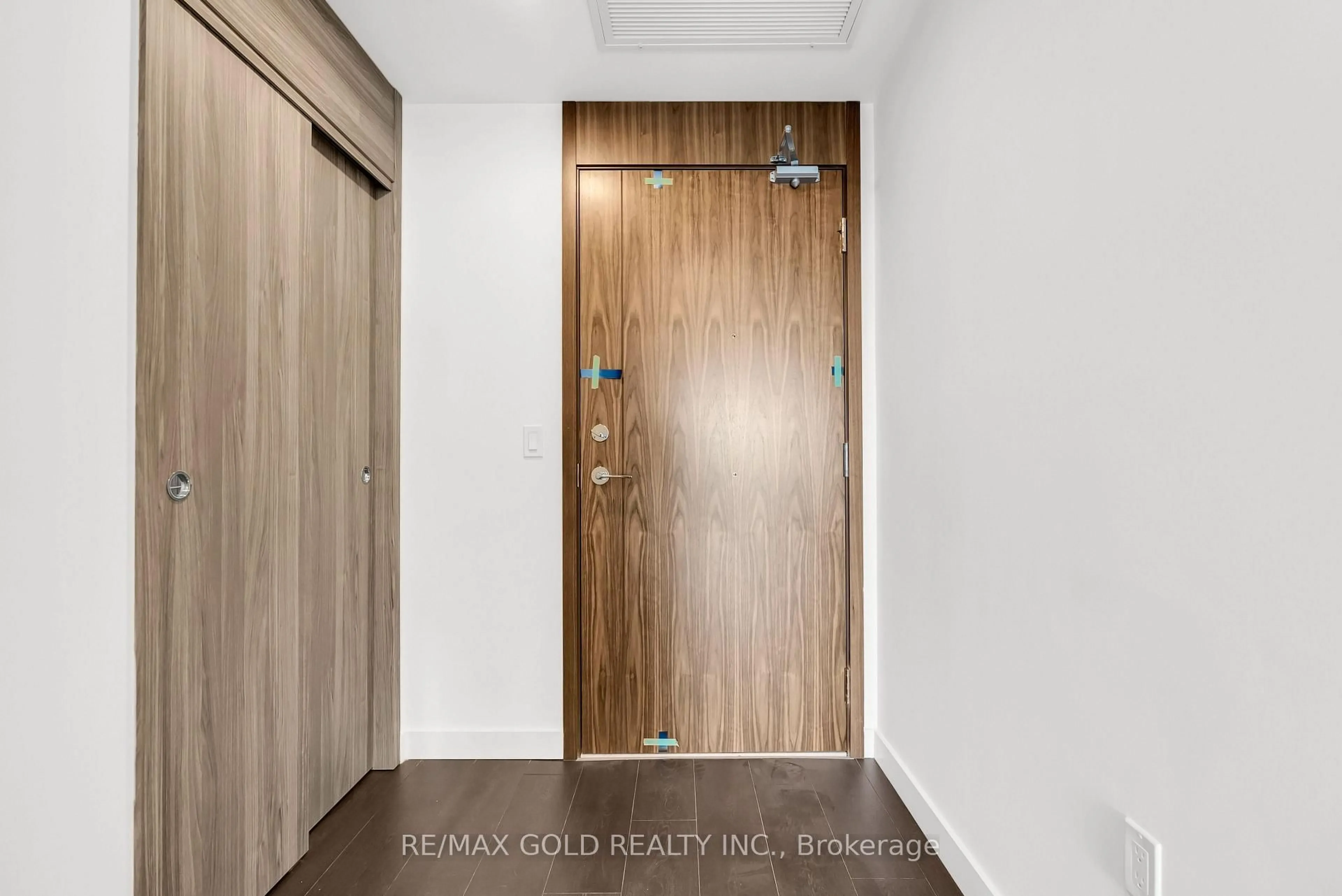 Indoor entryway for 2315 Esther Shiner Blvd, Toronto Ontario M2K 0J6