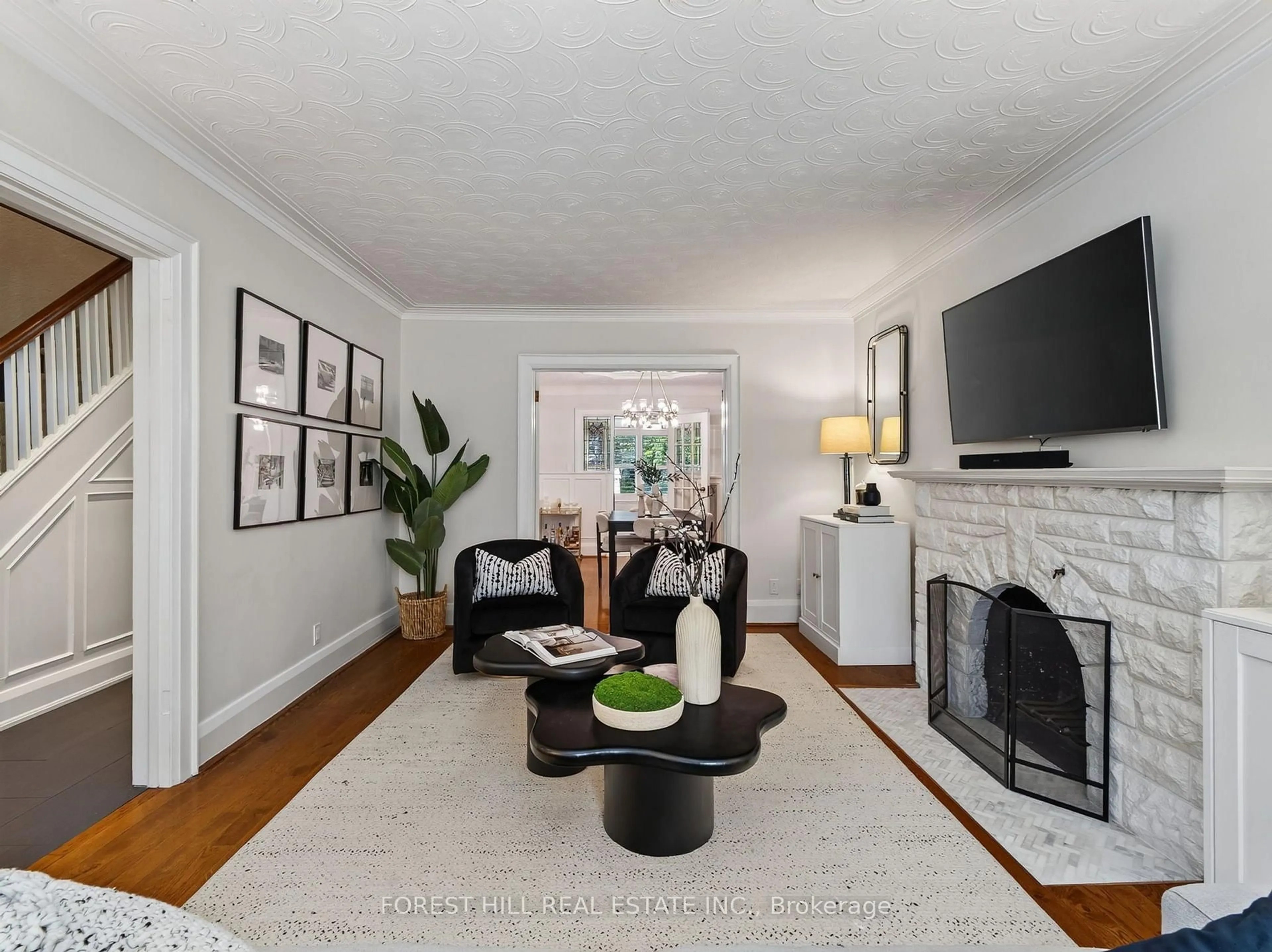 Living room with furniture, unknown for 25 Castlewood Rd, Toronto Ontario M5N 2L1