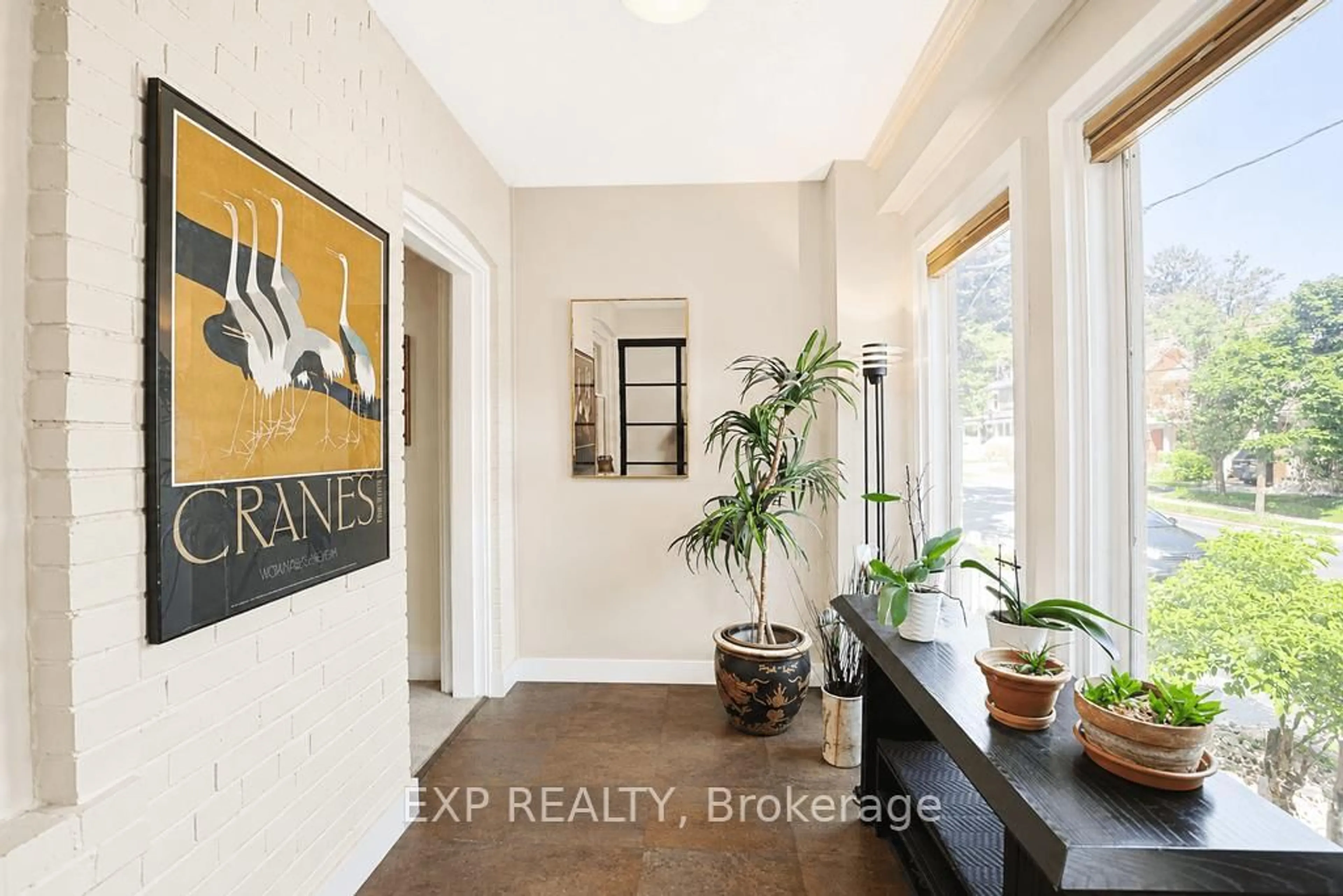 Indoor entryway for 379 Davisville Ave, Toronto Ontario M4S 1H4