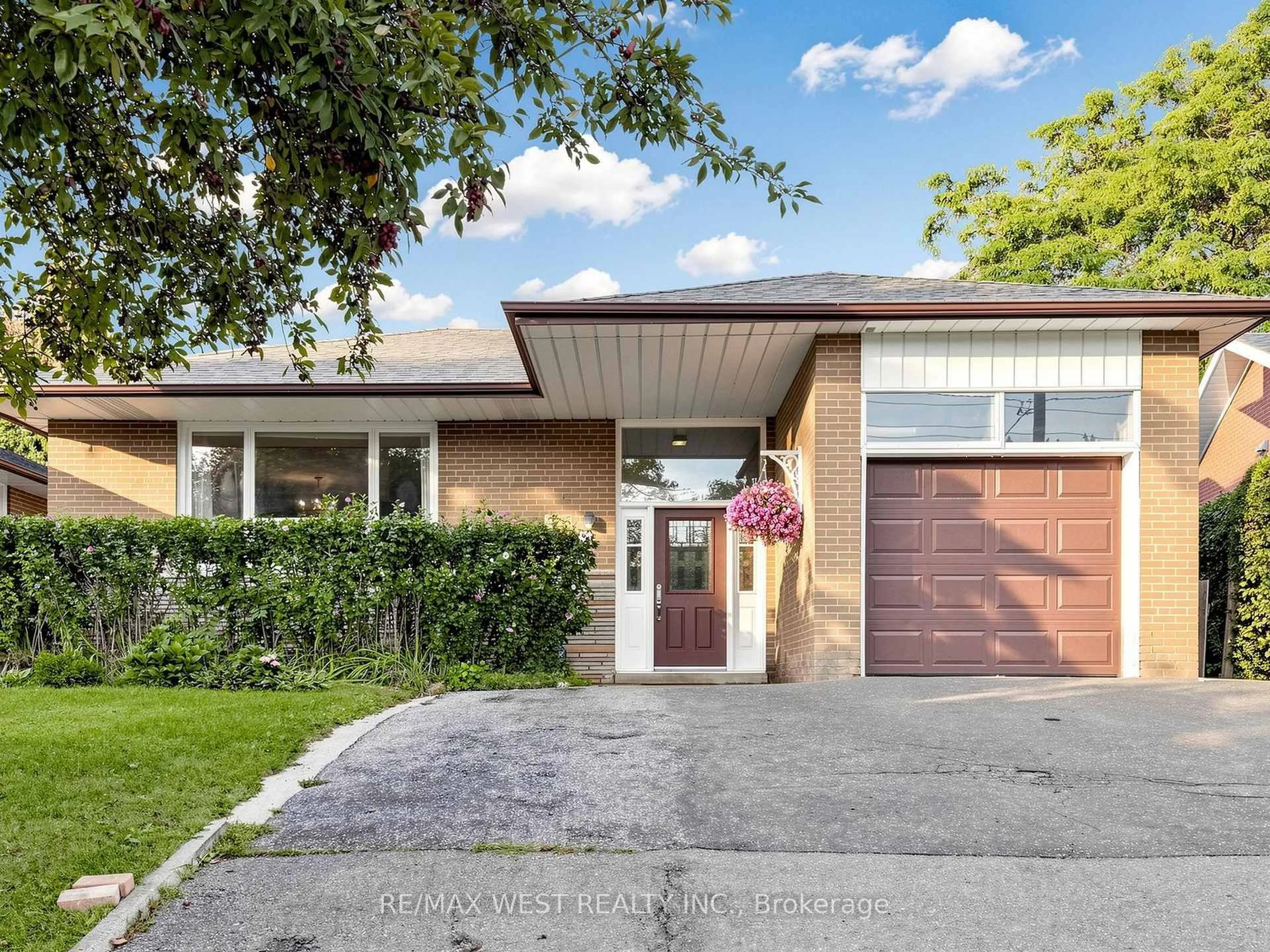 Home with brick exterior material, street for 941 Willowdale Ave, Toronto Ontario M2M 3C3