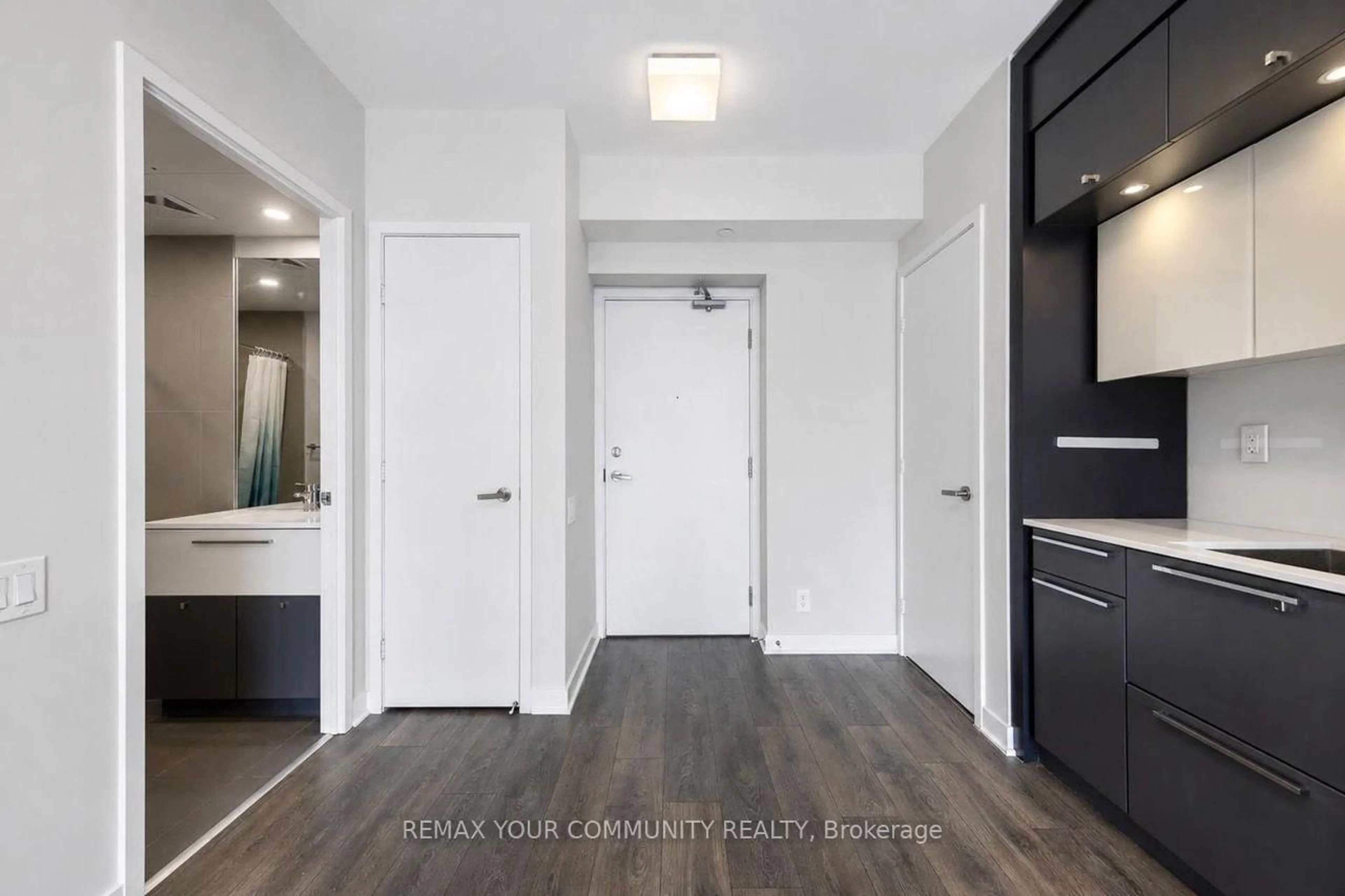 Indoor entryway for 15 Grenville St #2711, Toronto Ontario M4Y 0B9
