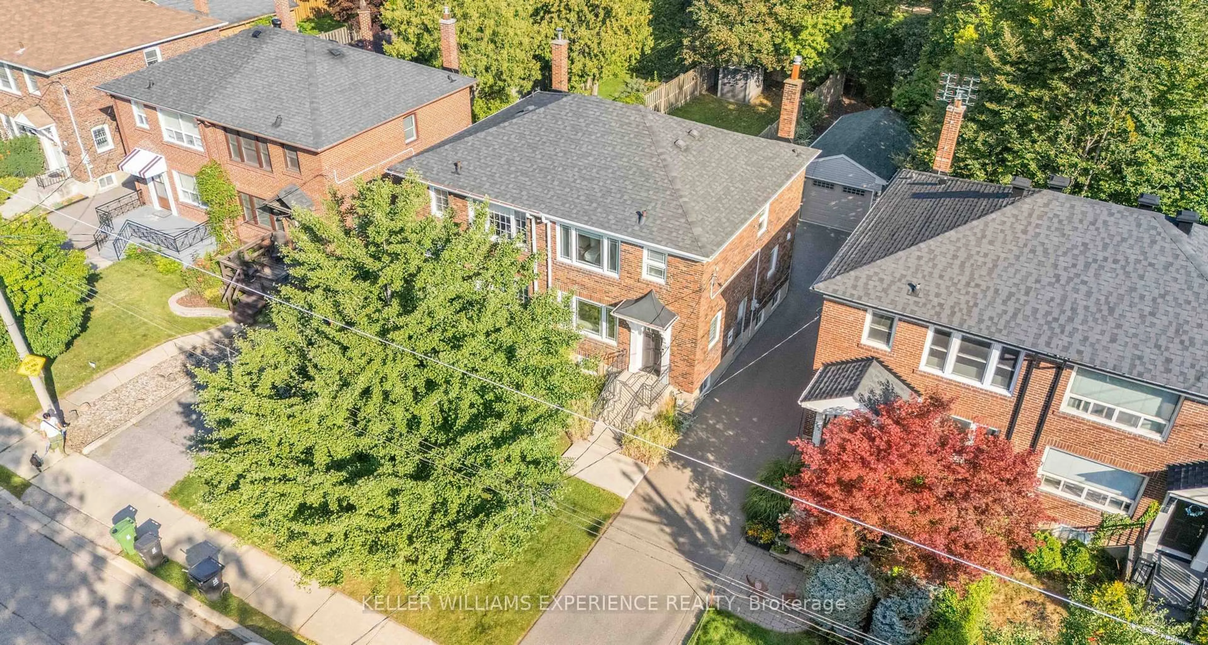 A pic from outside/outdoor area/front of a property/back of a property/a pic from drone, street for 260 Donlea Dr, Toronto Ontario M4G 2N2
