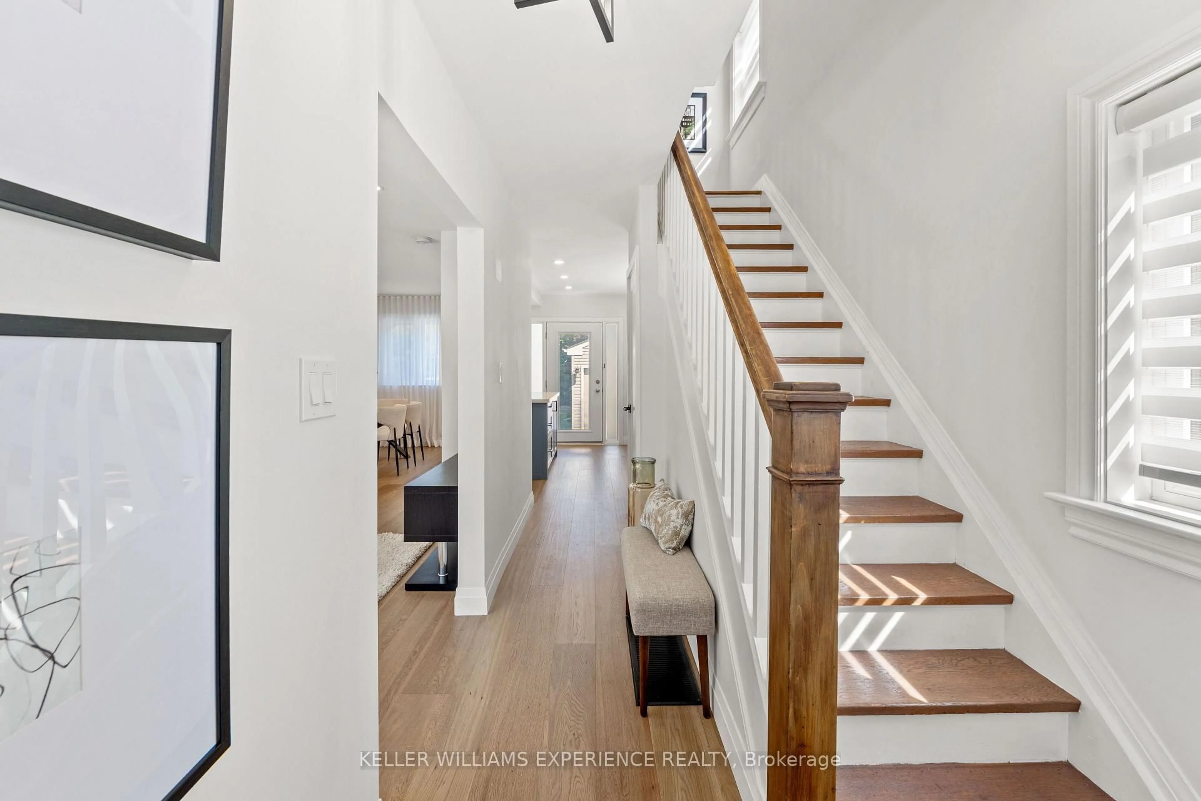 Indoor entryway for 260 Donlea Dr, Toronto Ontario M4G 2N2