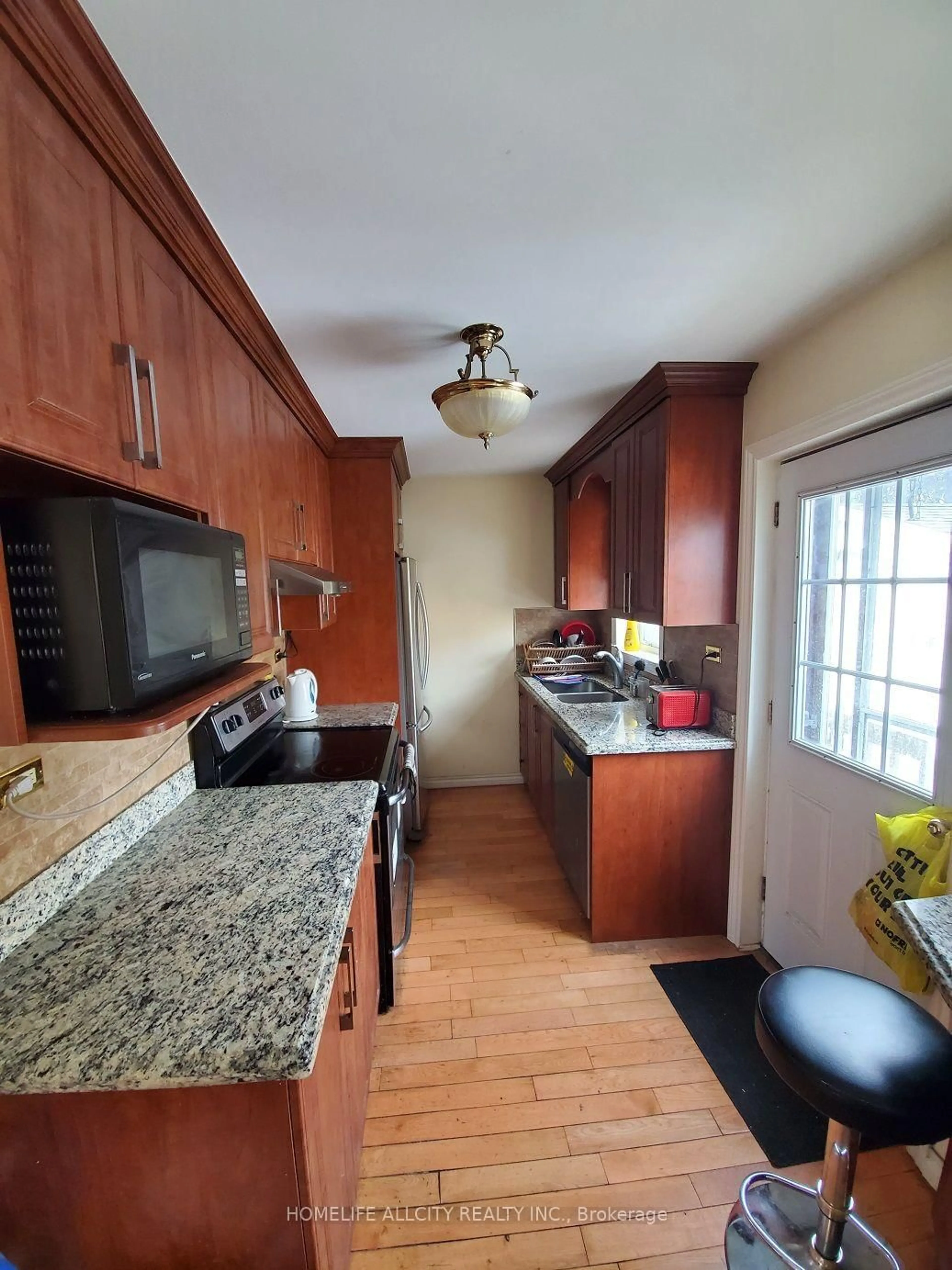 Standard kitchen, unknown for 4 Bevdale Rd, Toronto Ontario M2N 2G2