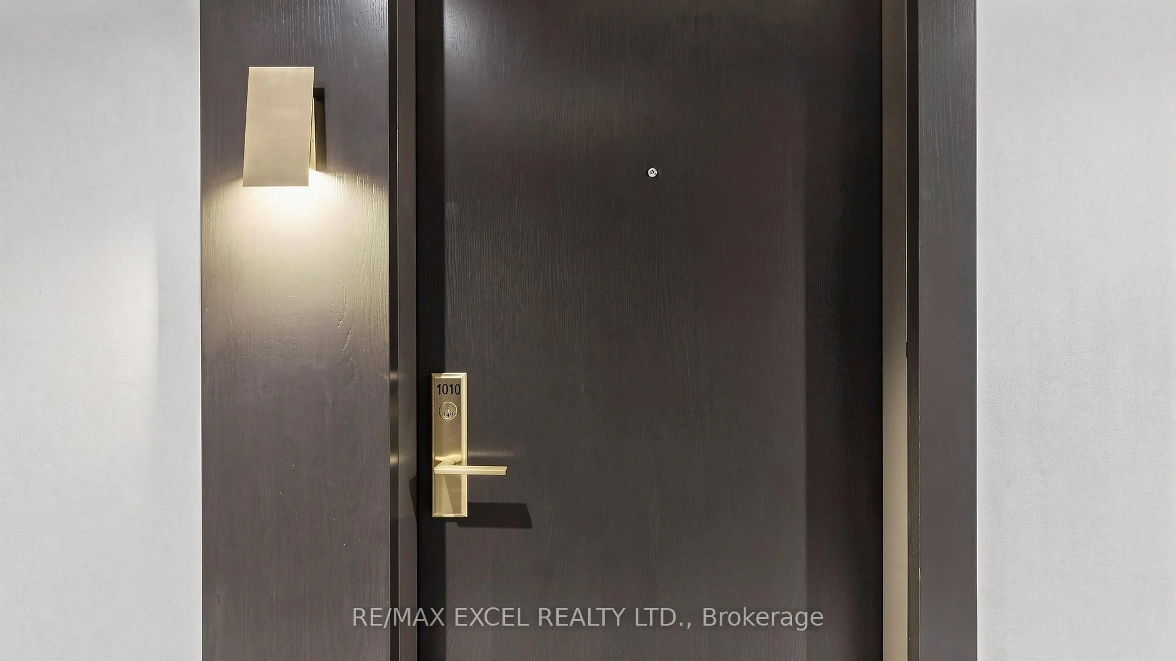 Indoor entryway for 330 Richmond St #1010, Toronto Ontario M5V 1X2