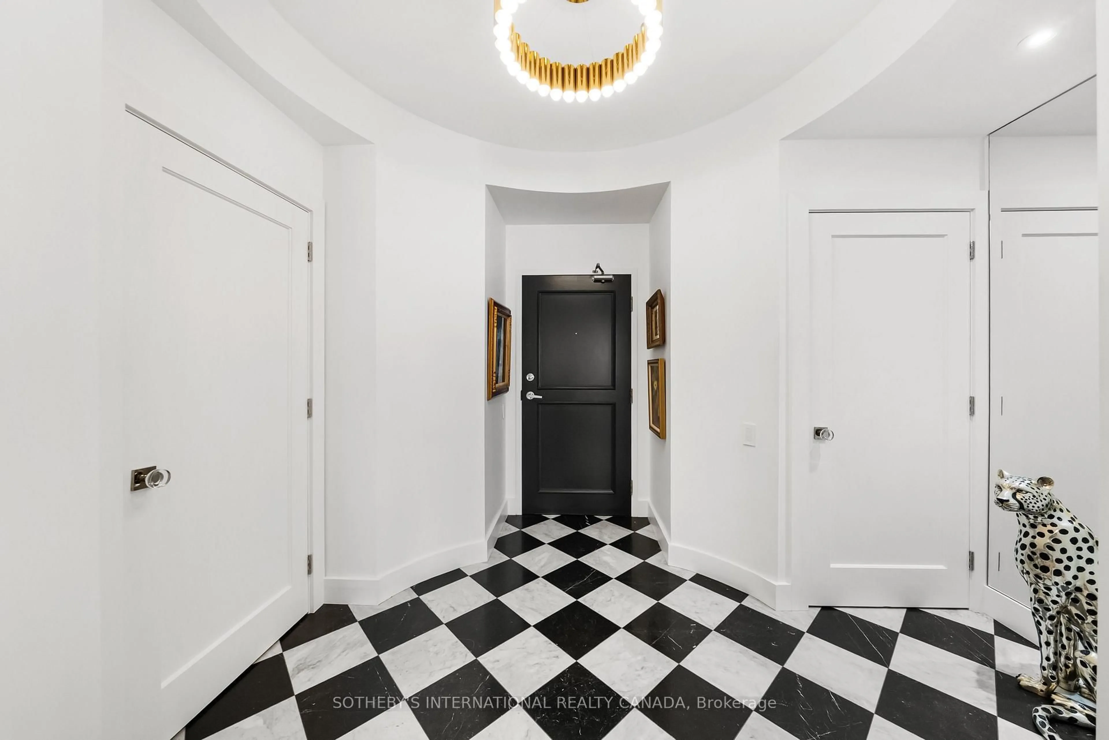 Indoor foyer for 20 Scrivener Sq #716, Toronto Ontario M4W 3X9