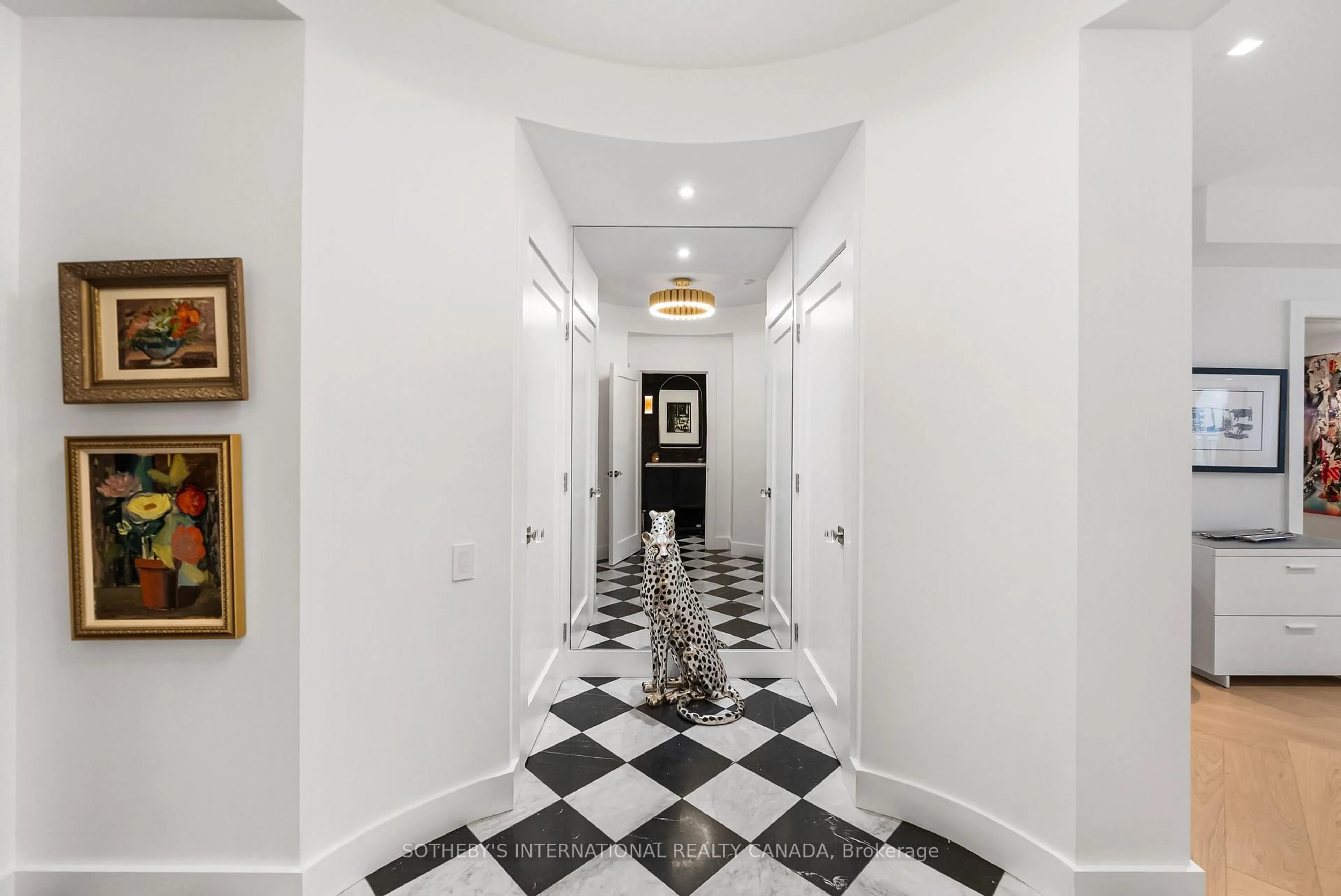 Indoor foyer for 20 Scrivener Sq #716, Toronto Ontario M4W 3X9