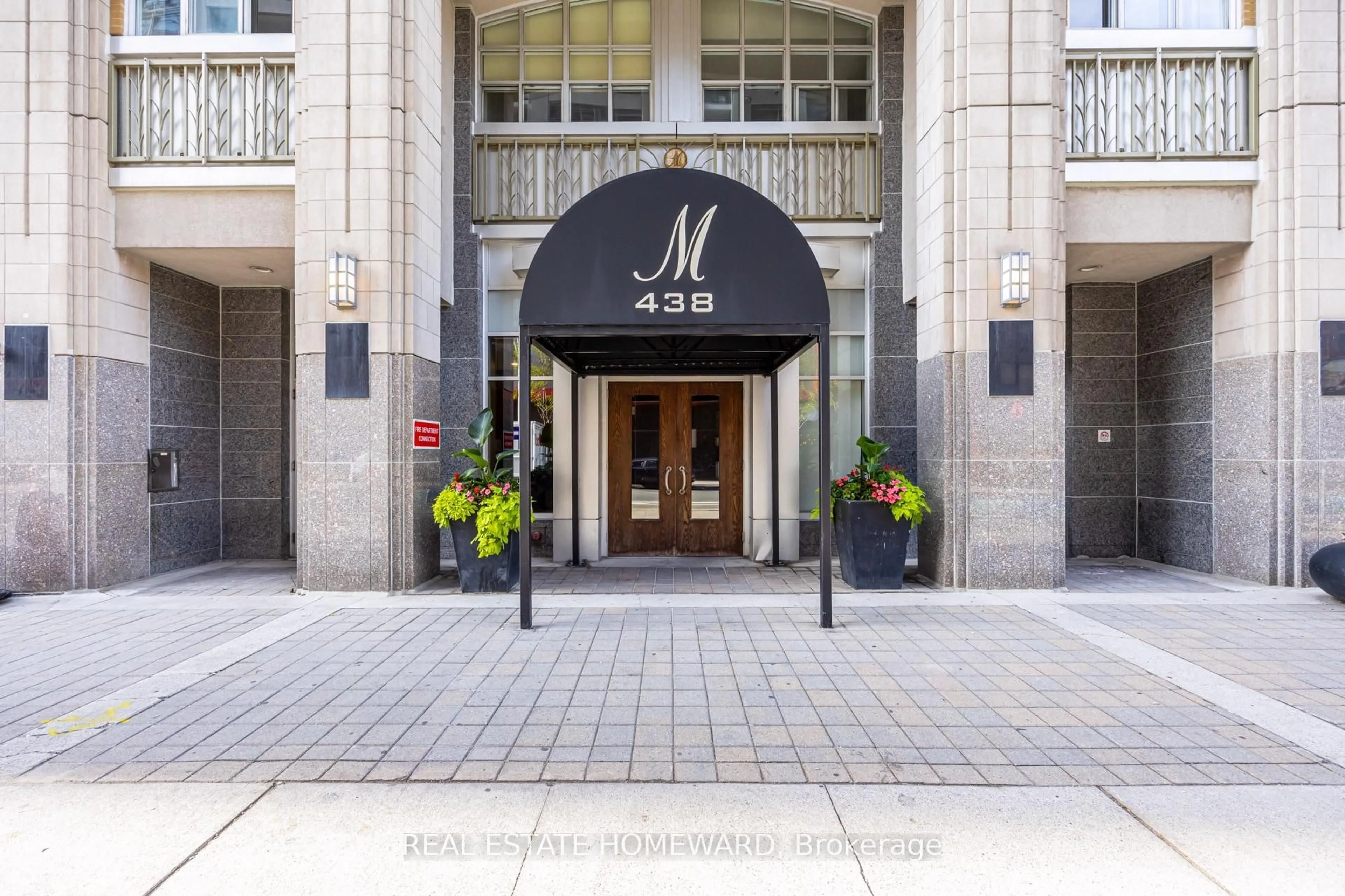 Indoor foyer for 438 Richmond St #1003, Toronto Ontario M5V 3S6
