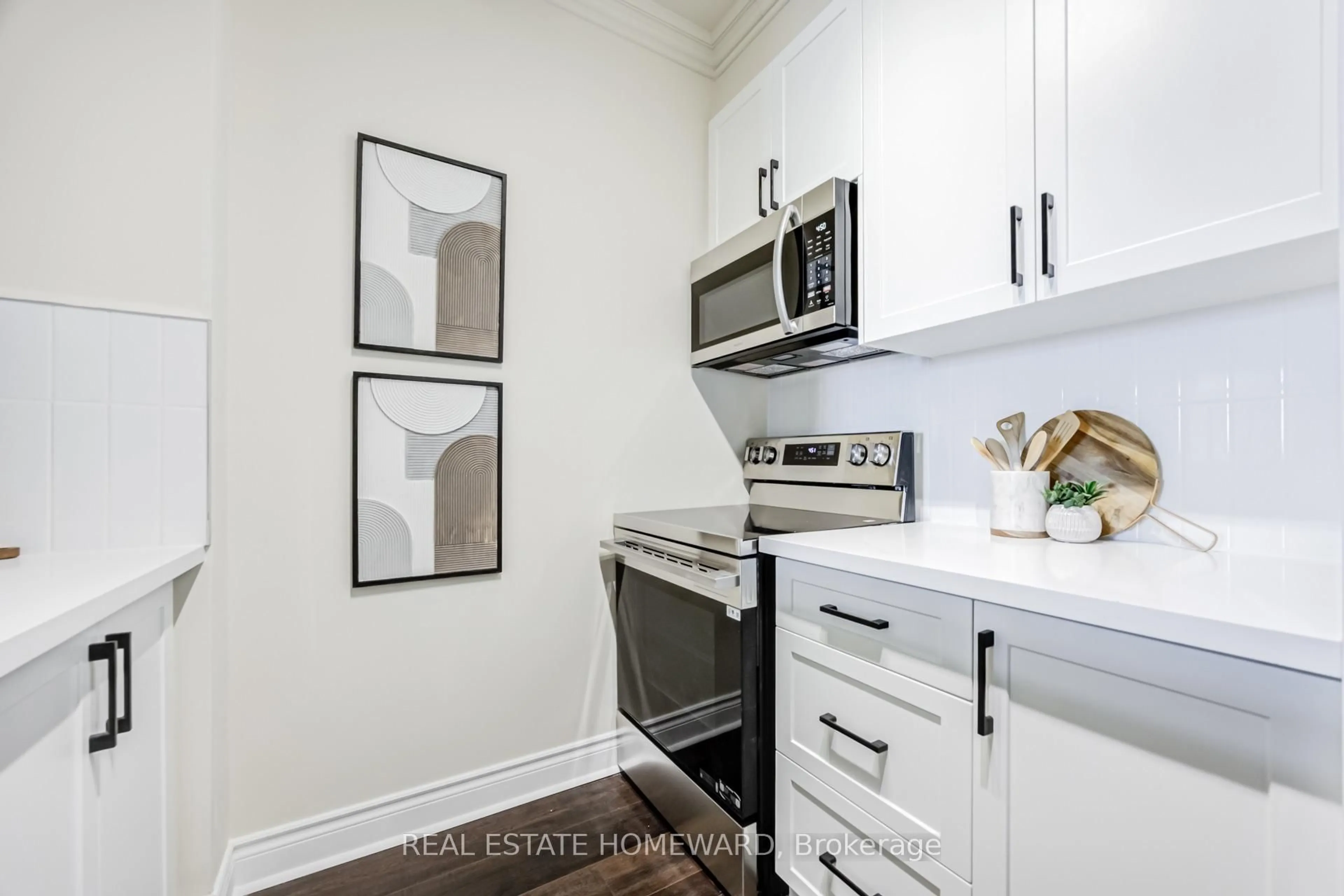 Standard kitchen, unknown for 438 Richmond St #1003, Toronto Ontario M5V 3S6