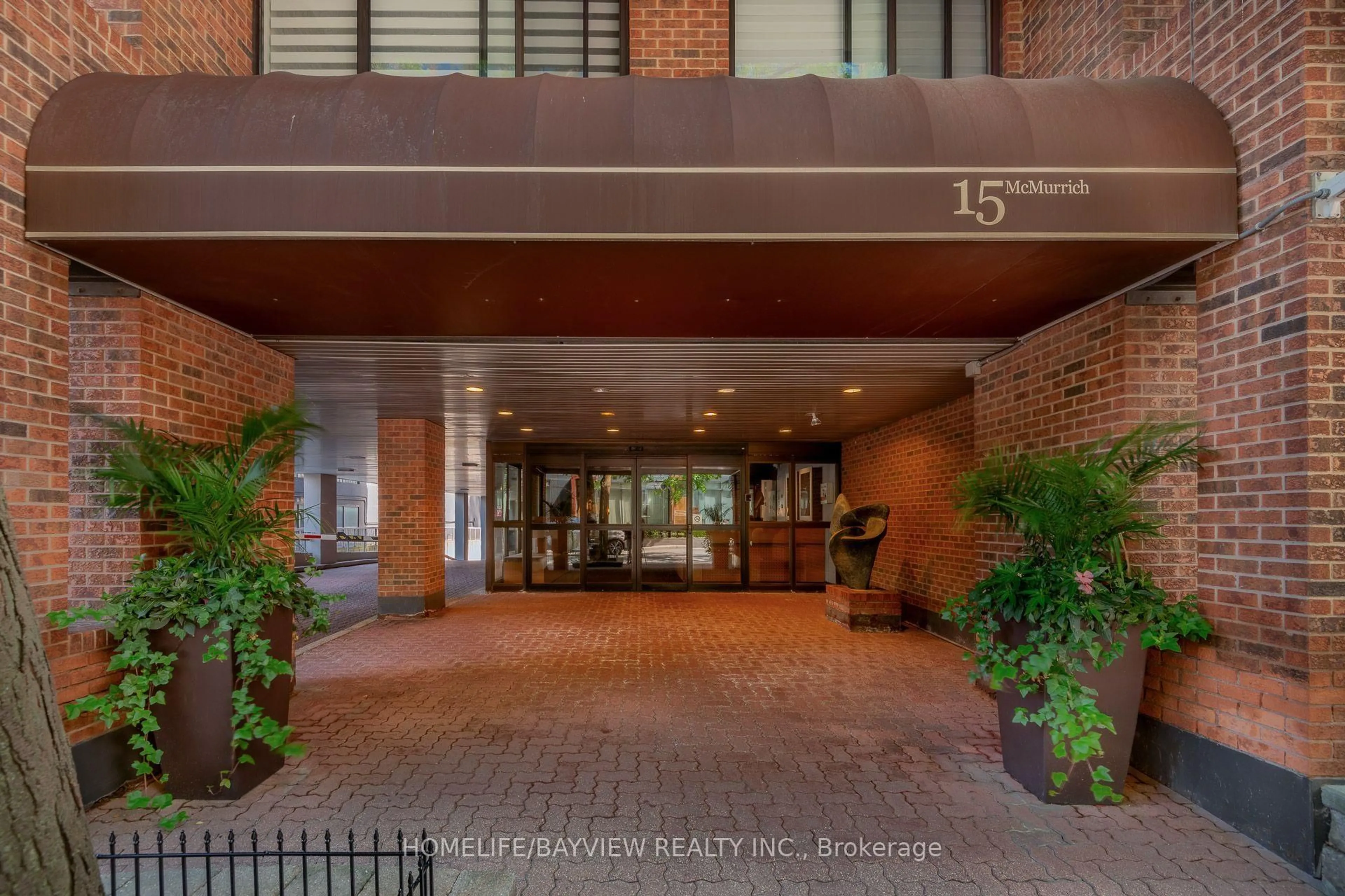 Indoor foyer for 15 Mcmurrich St #108, Toronto Ontario M5R 3M6