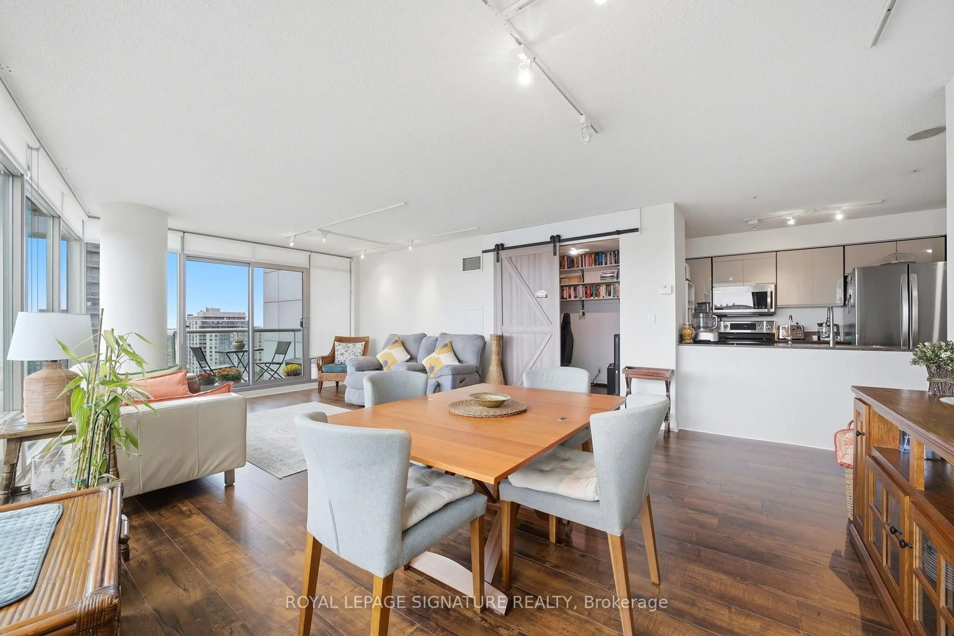 Unknown for 81 Navy Wharf Crt #1703, Toronto Ontario M5V 3S2