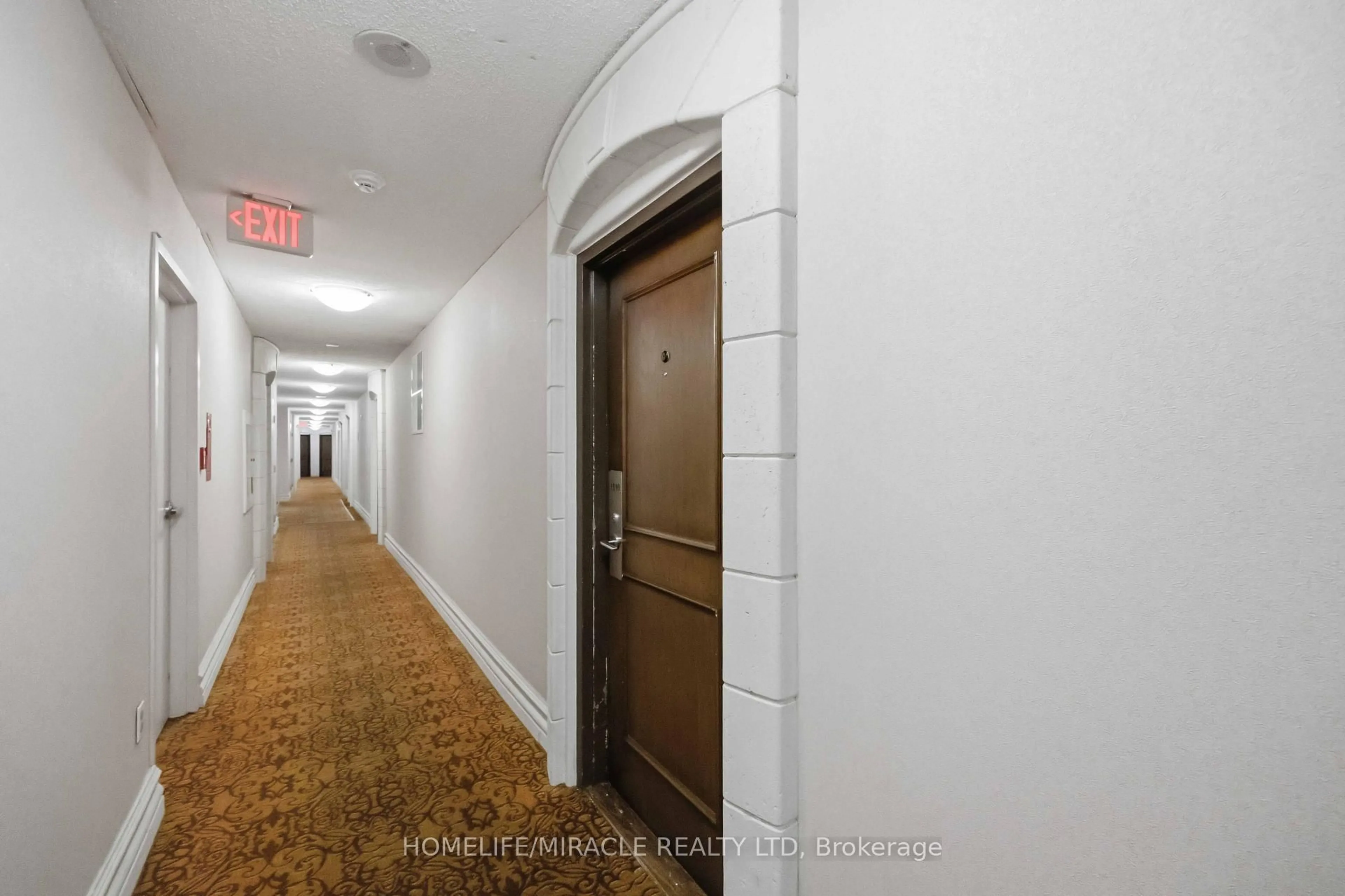 Indoor foyer for 7 Lorraine Dr #1010, Toronto Ontario M2N 7H2