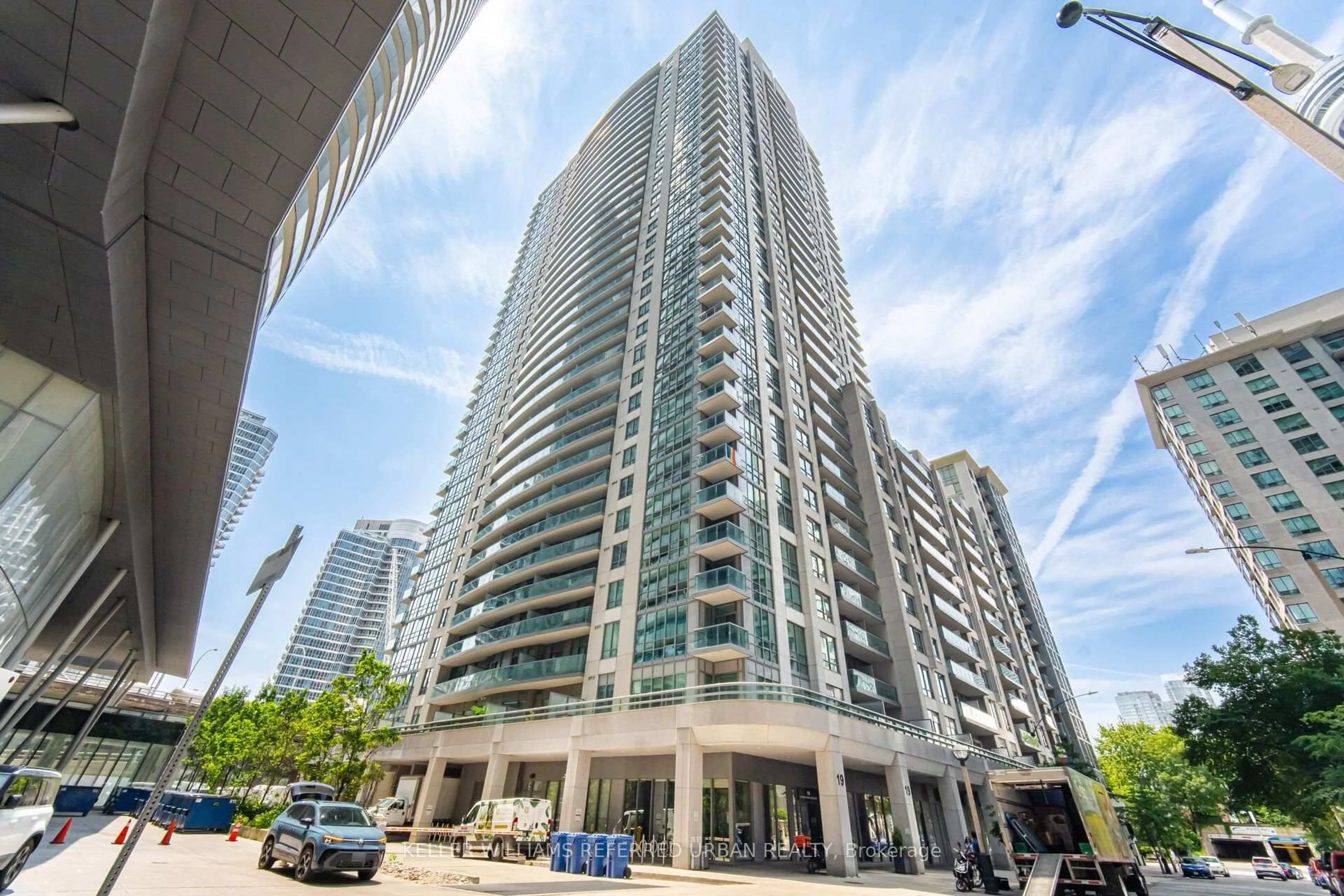 Indoor foyer for 19 Grand Trunk Cres #3708, Toronto Ontario M5J 3A3