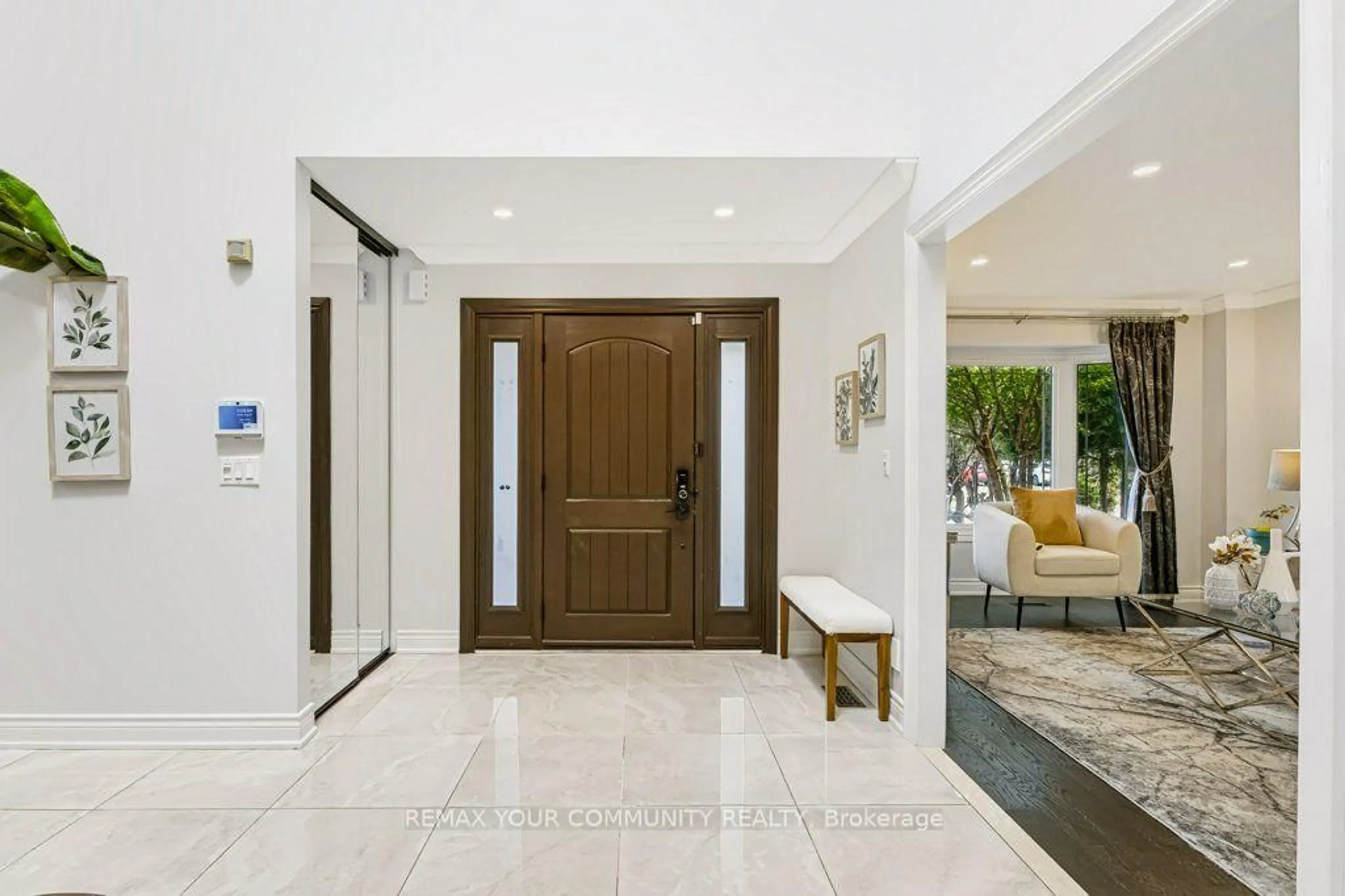 Indoor entryway for 331 Maplehurst Ave, Toronto Ontario M2N 3C7