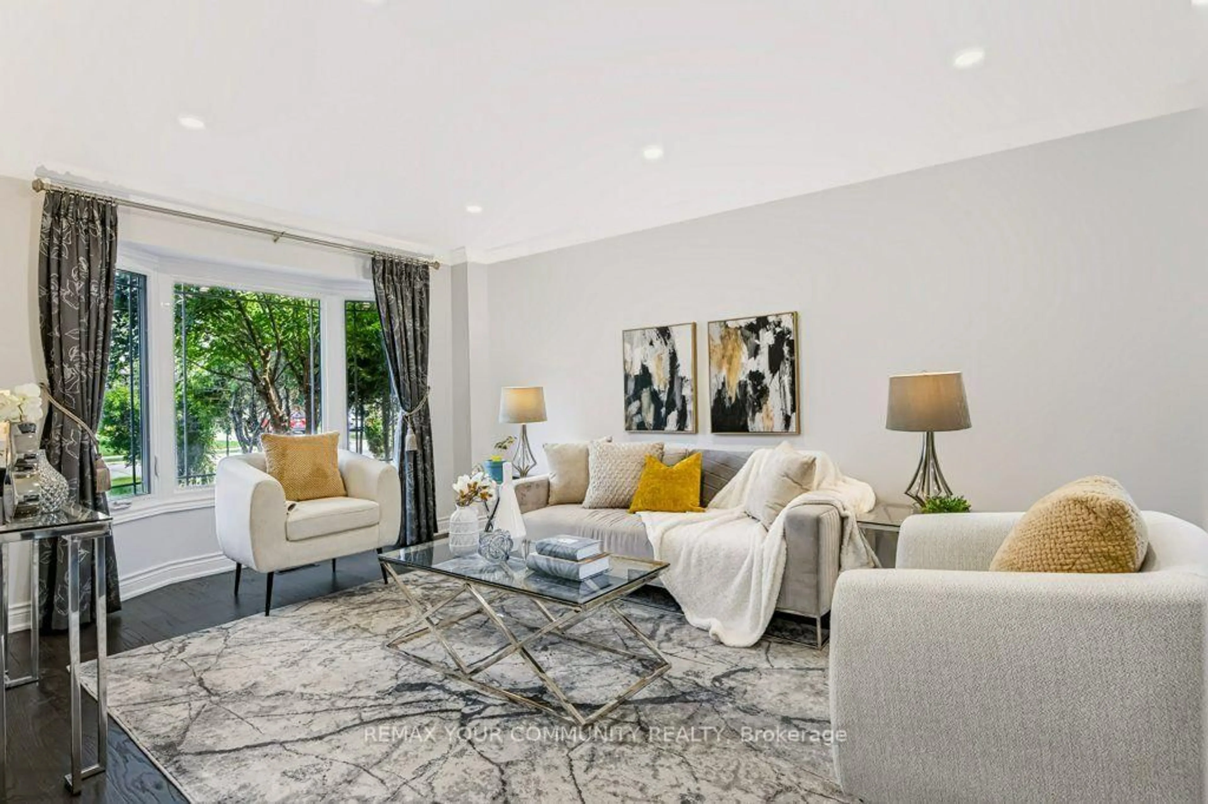 Living room with furniture, unknown for 331 Maplehurst Ave, Toronto Ontario M2N 3C7